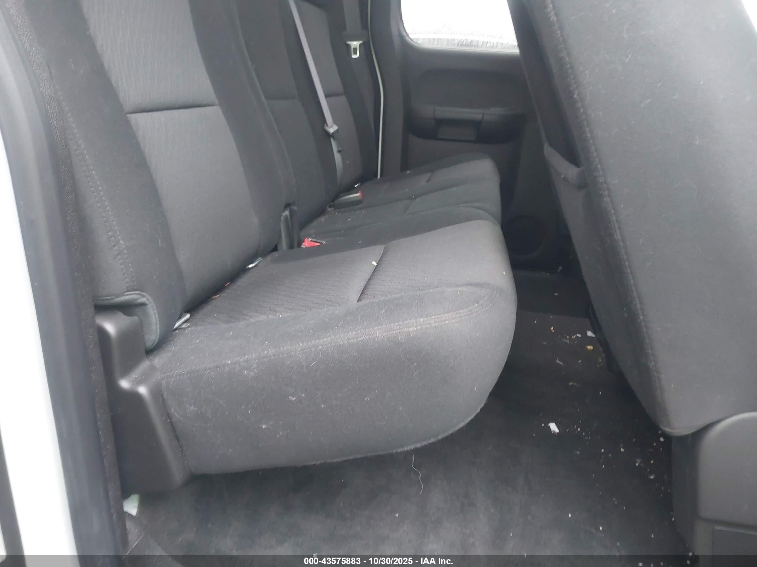 CHEVROLET SILVERADO image 8