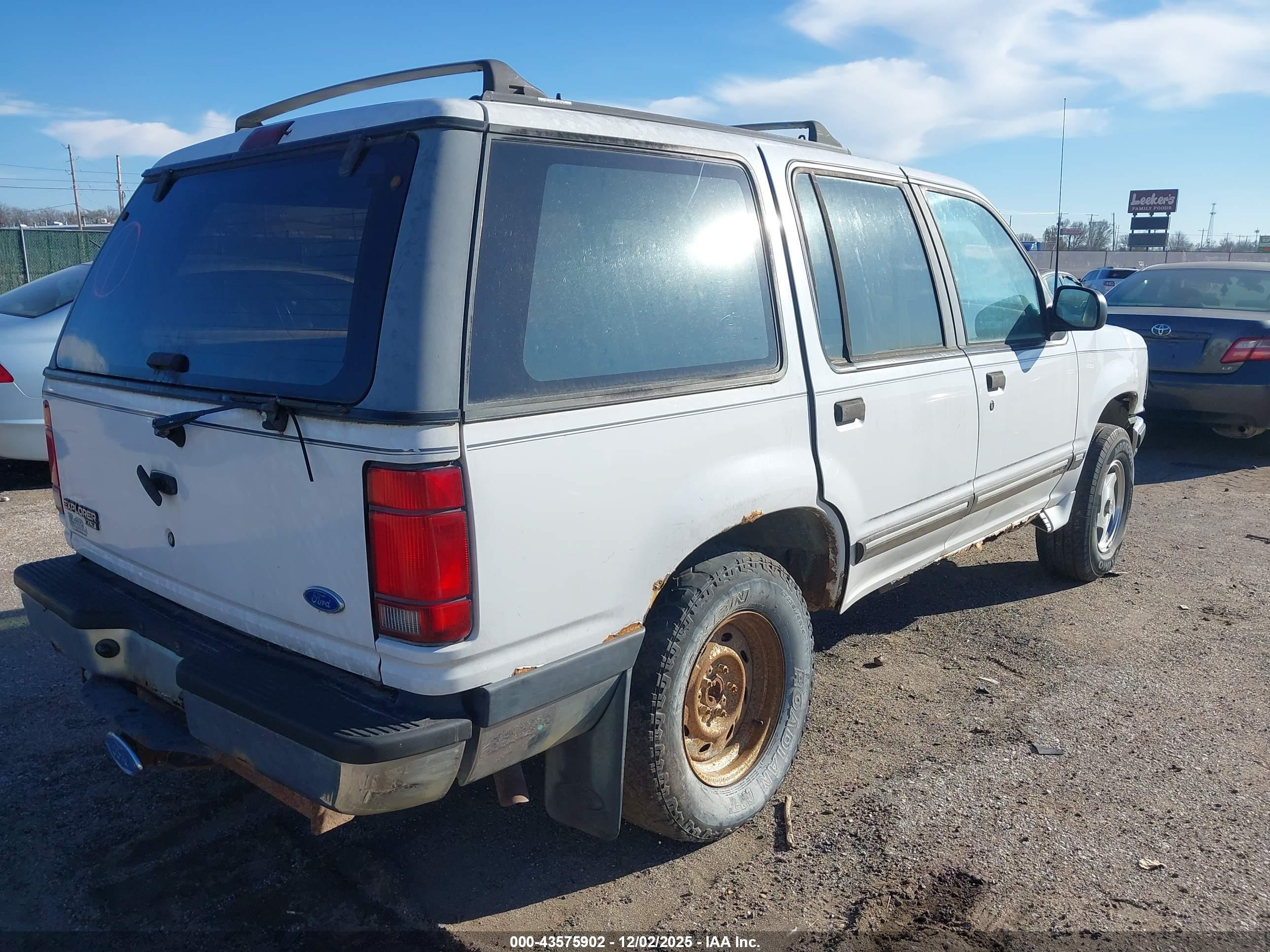 FORD EXPLORER image 4