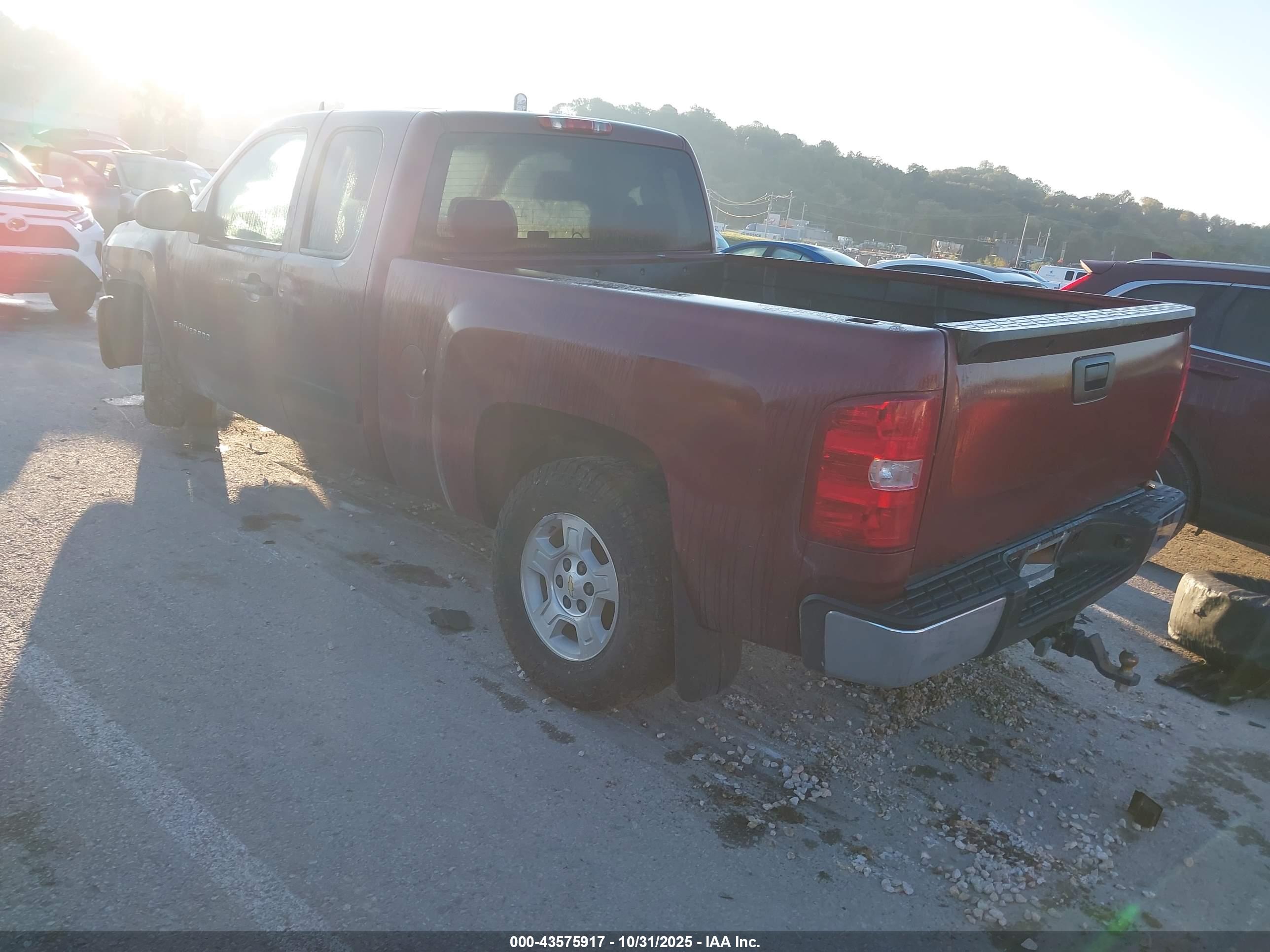 CHEVROLET SILVERADO image 3