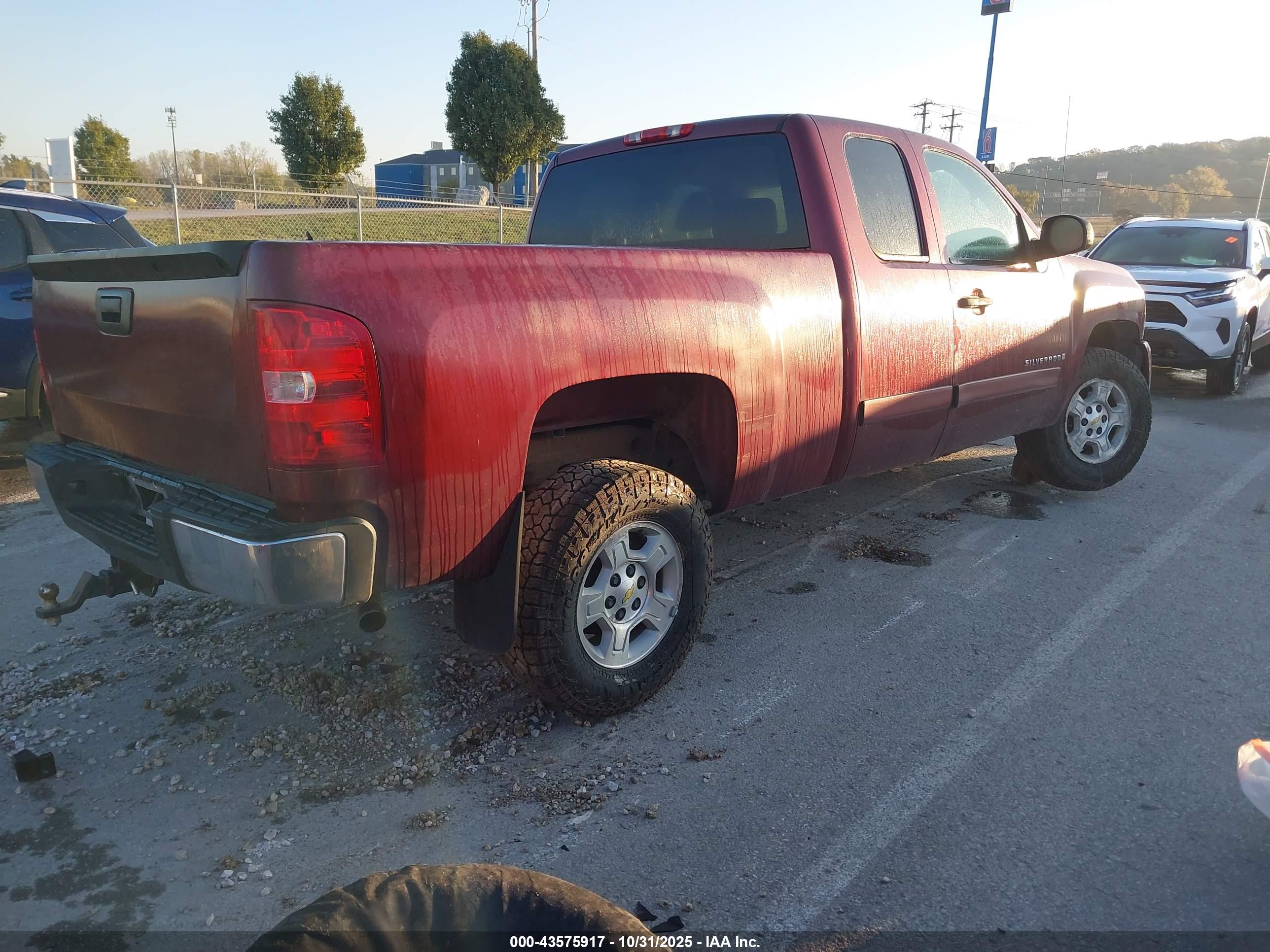 CHEVROLET SILVERADO image 4