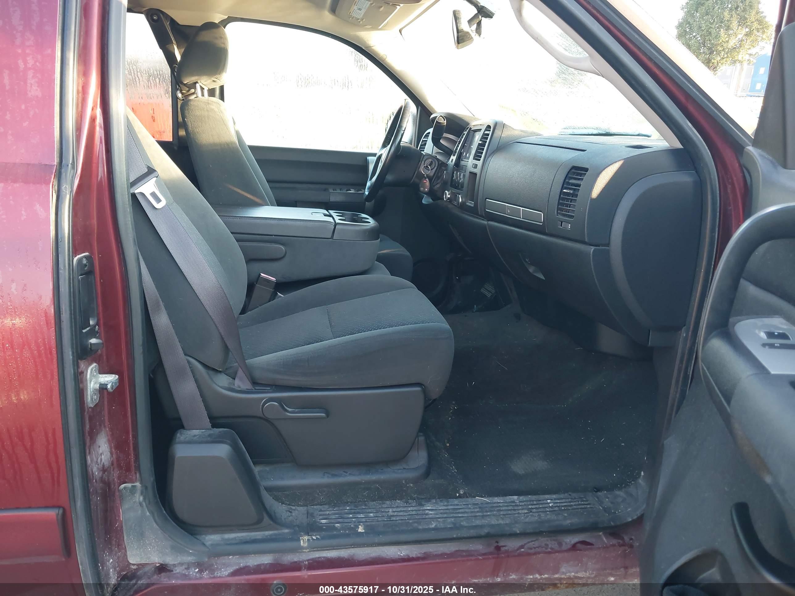 CHEVROLET SILVERADO image 5