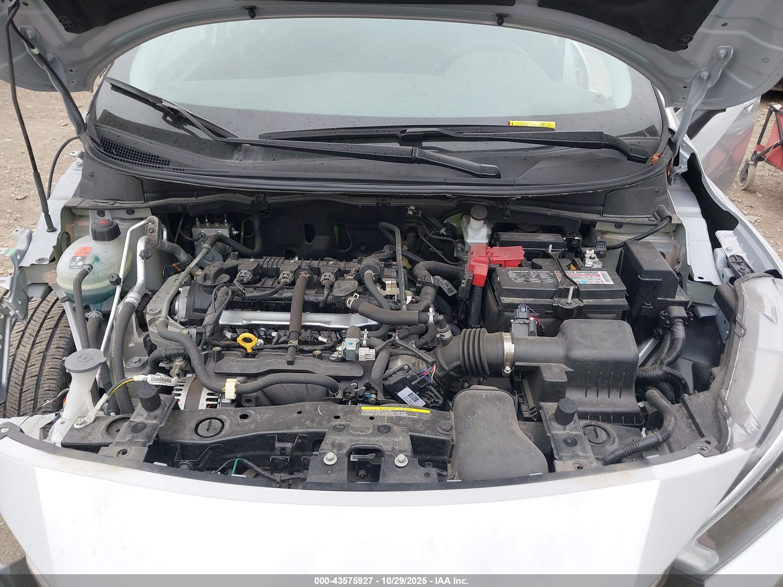 NISSAN VERSA image 10