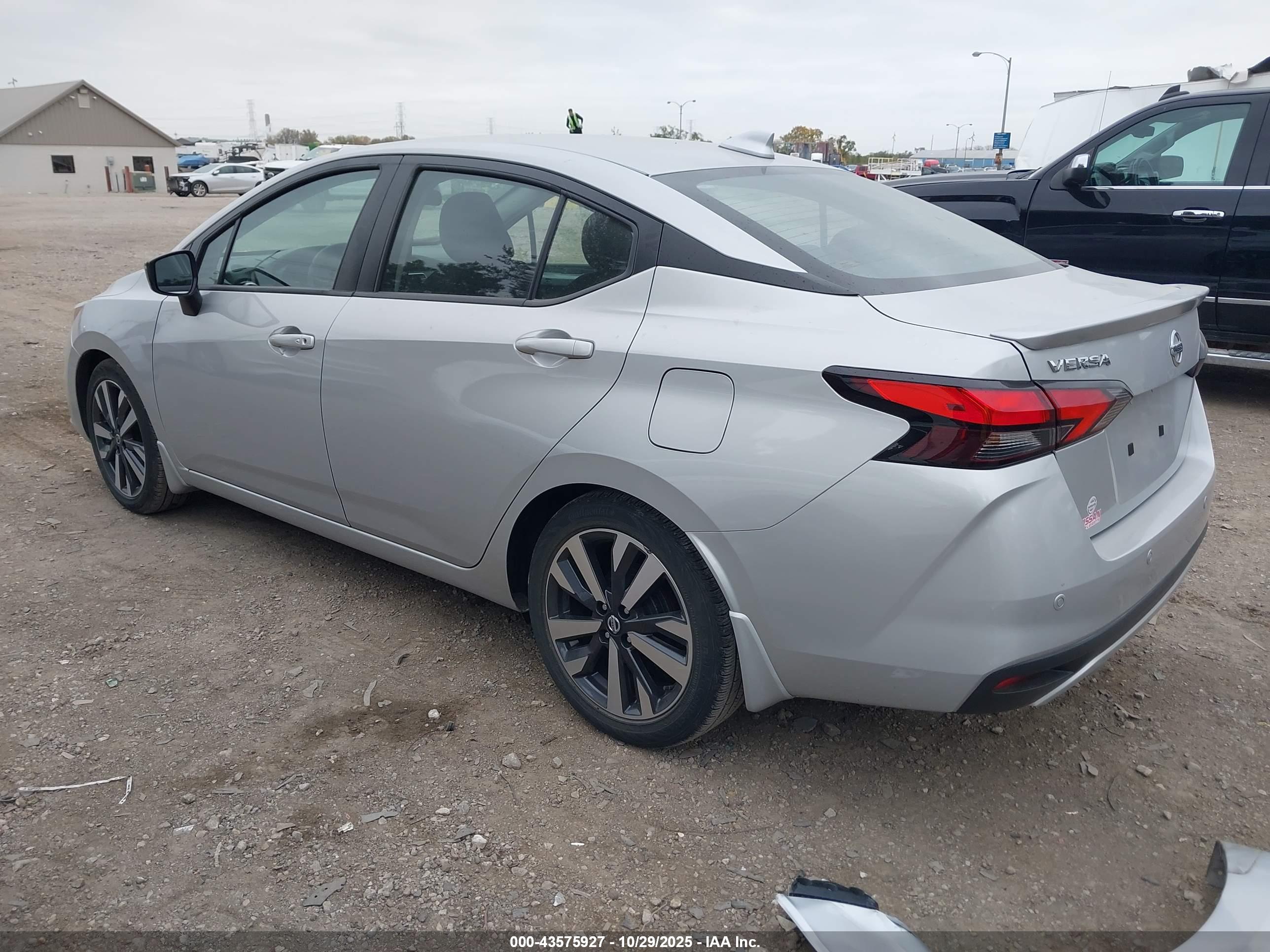 NISSAN VERSA image 3