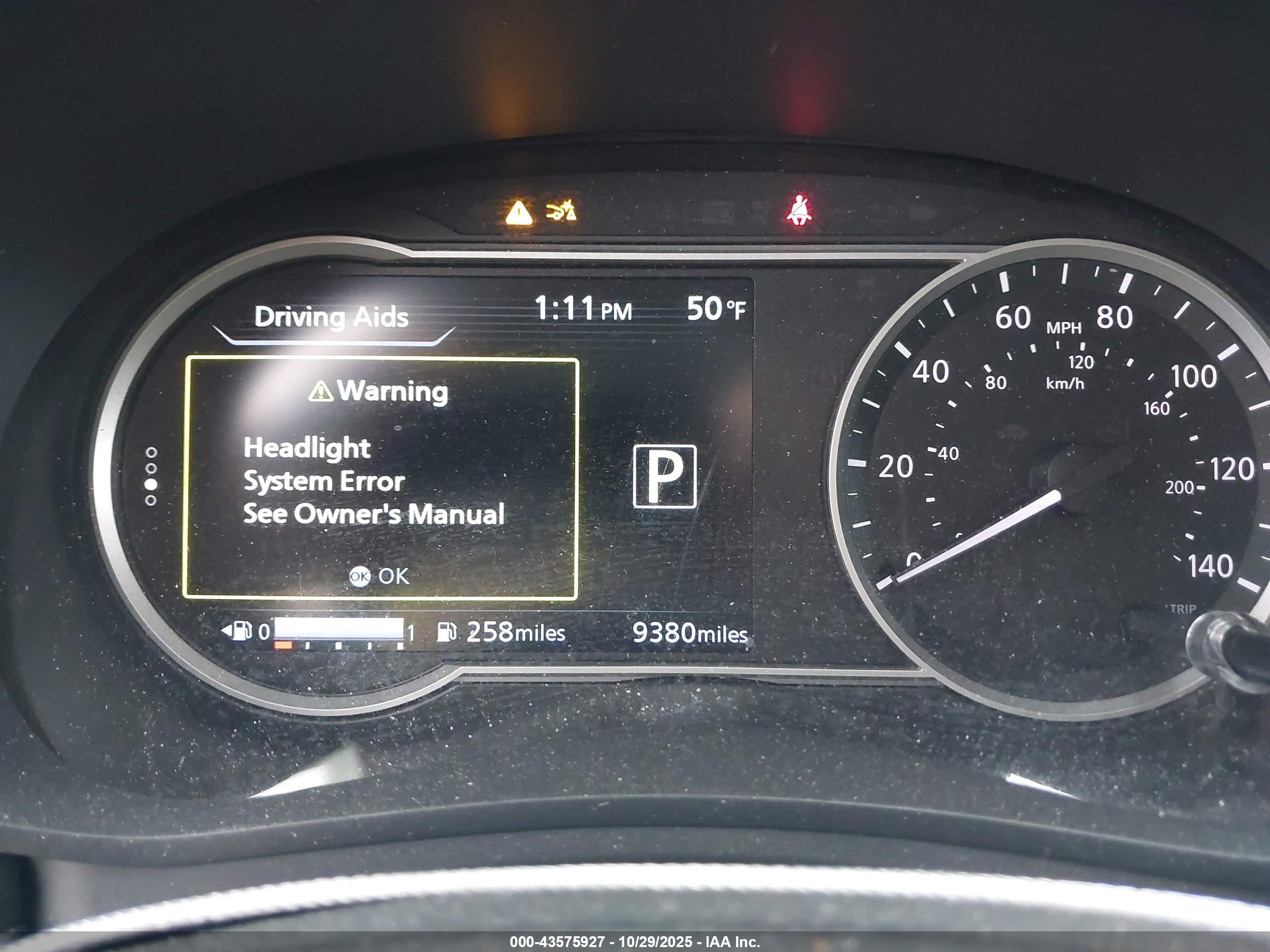 NISSAN VERSA image 7