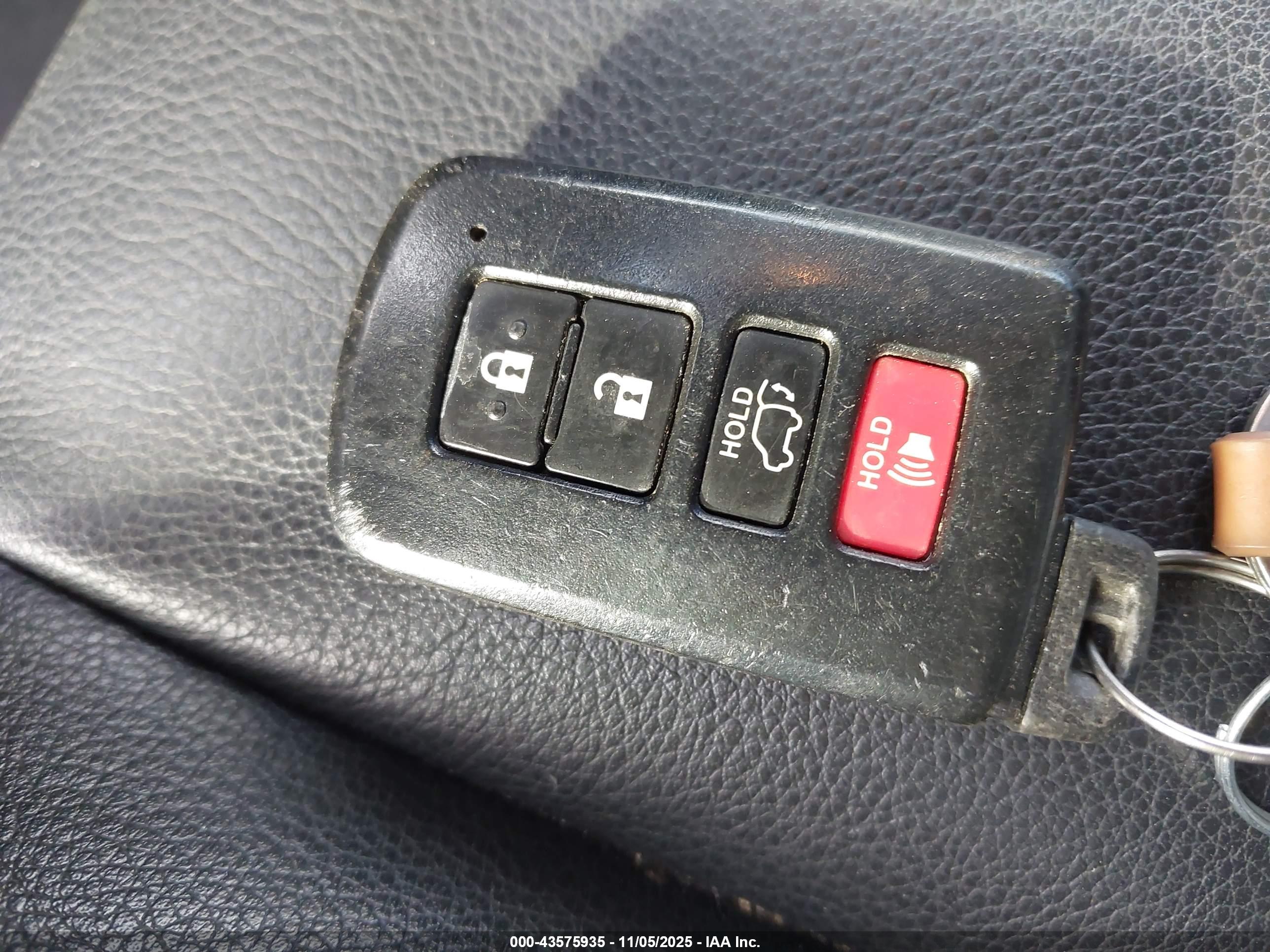 TOYOTA RAV4 image 11