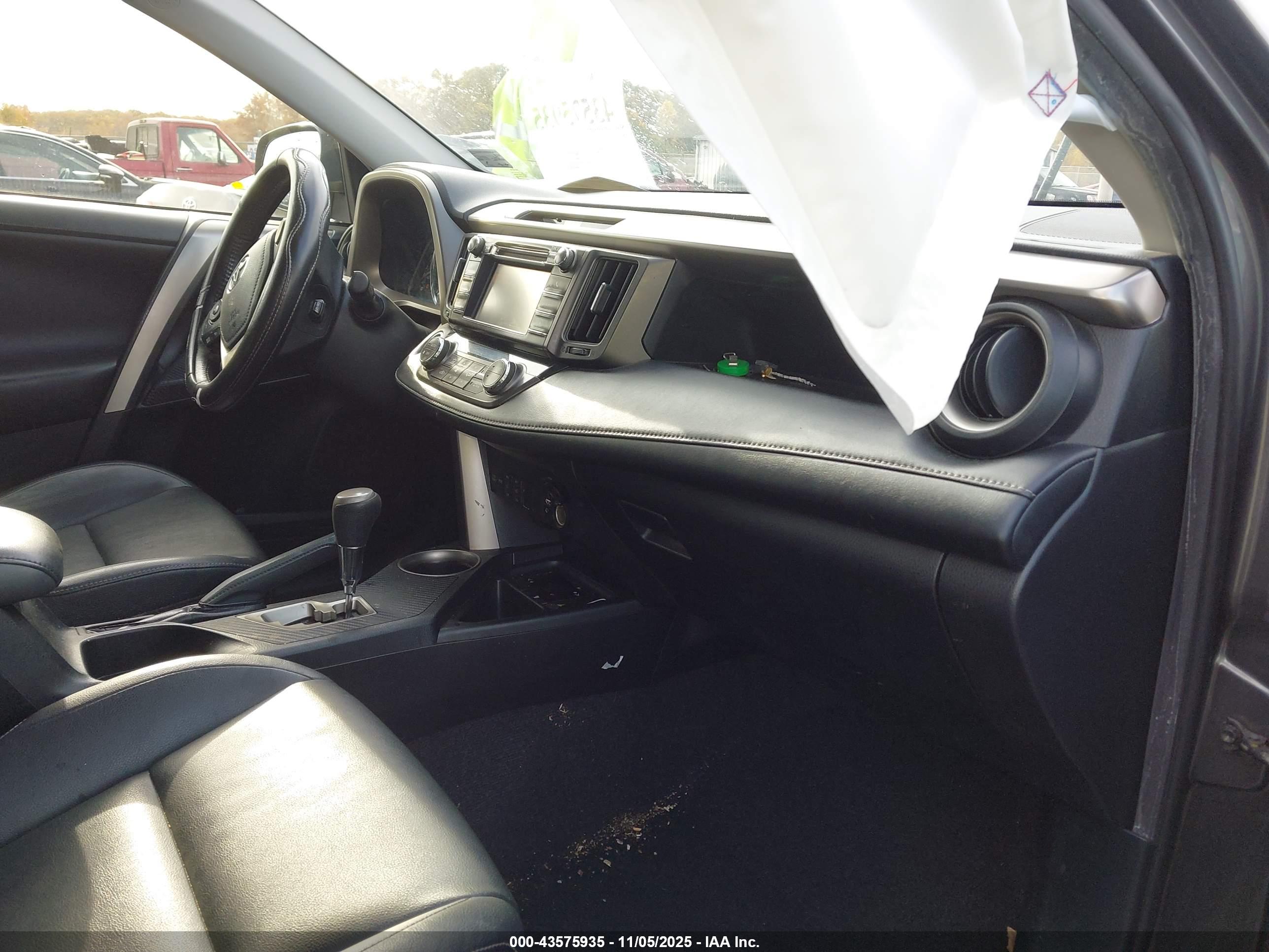 TOYOTA RAV4 image 5