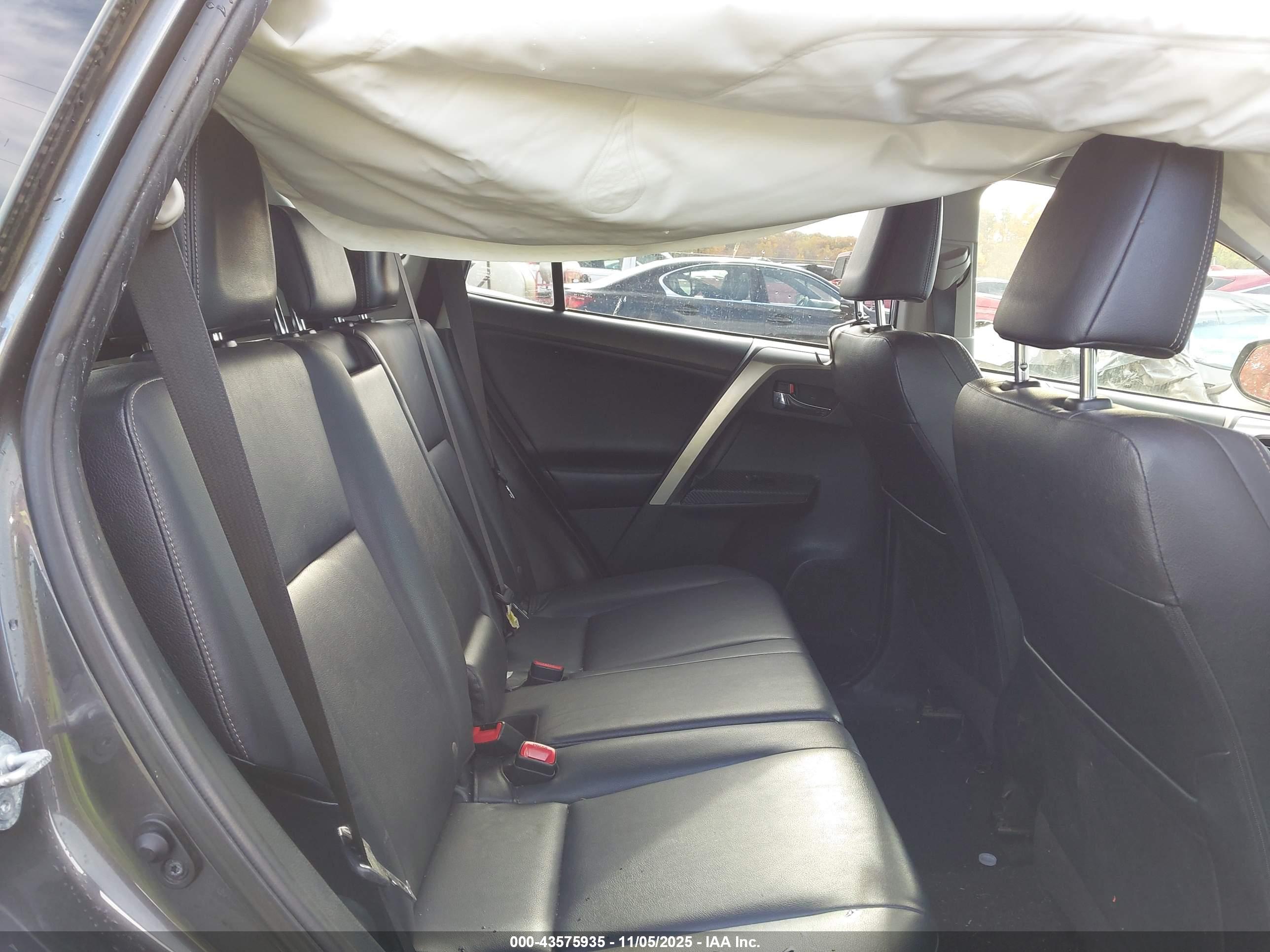 TOYOTA RAV4 image 8