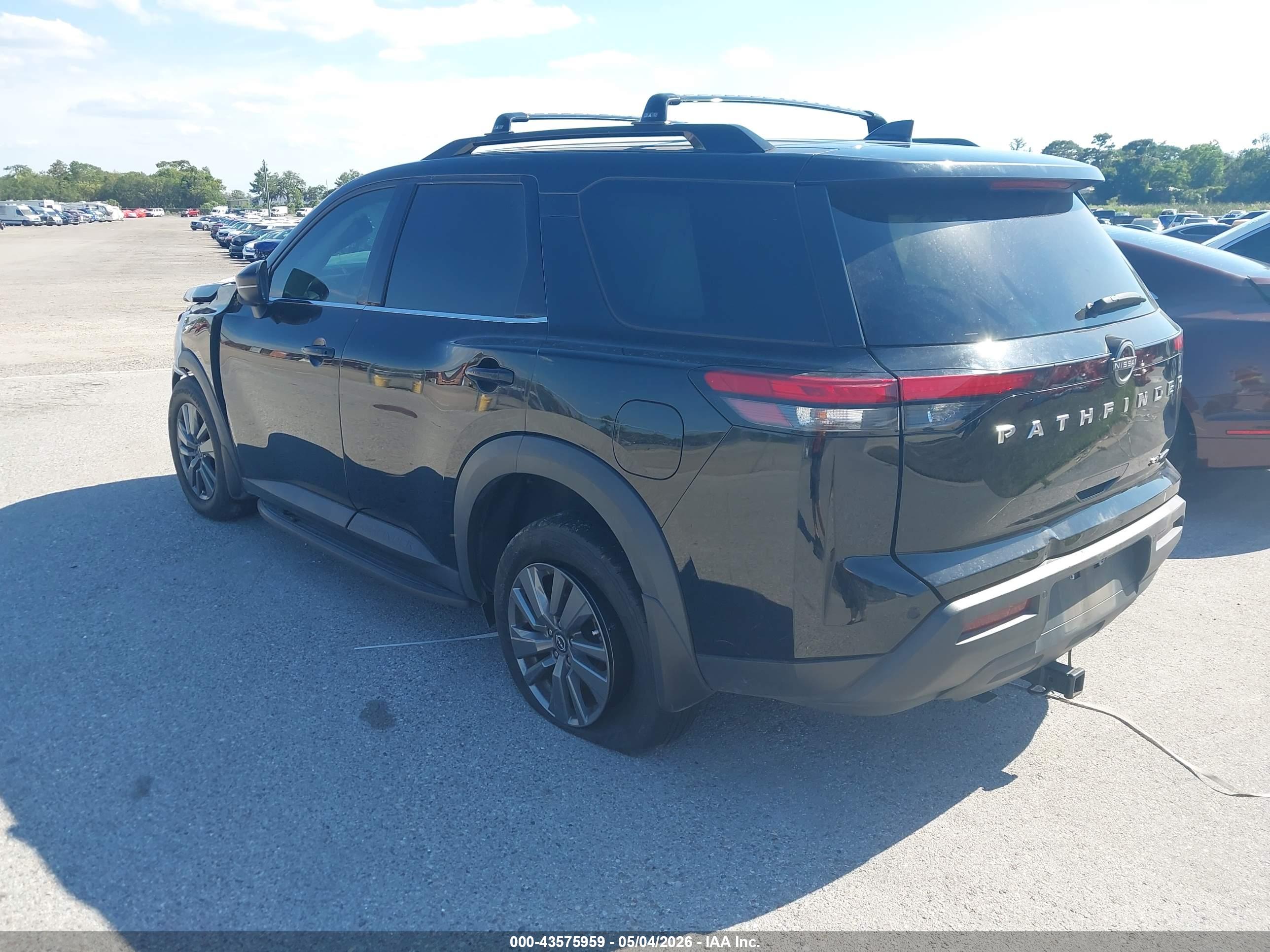 NISSAN PATHFINDER image 3