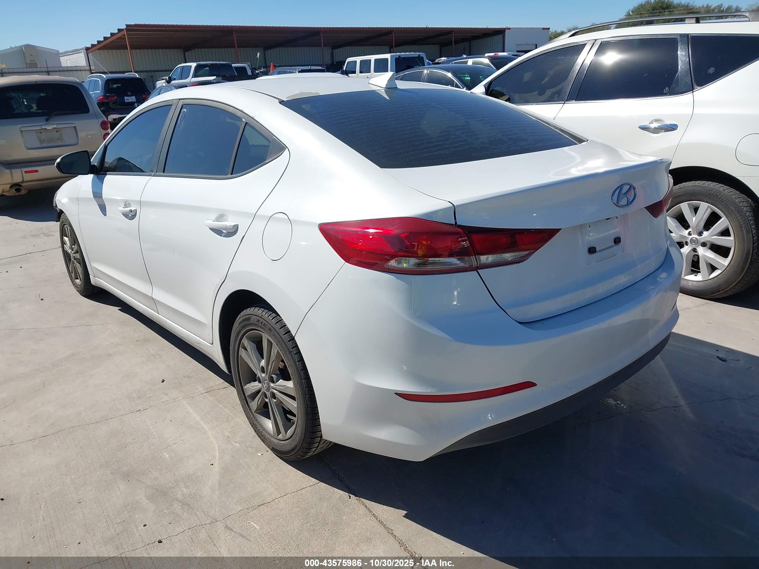 HYUNDAI ELANTRA image 3