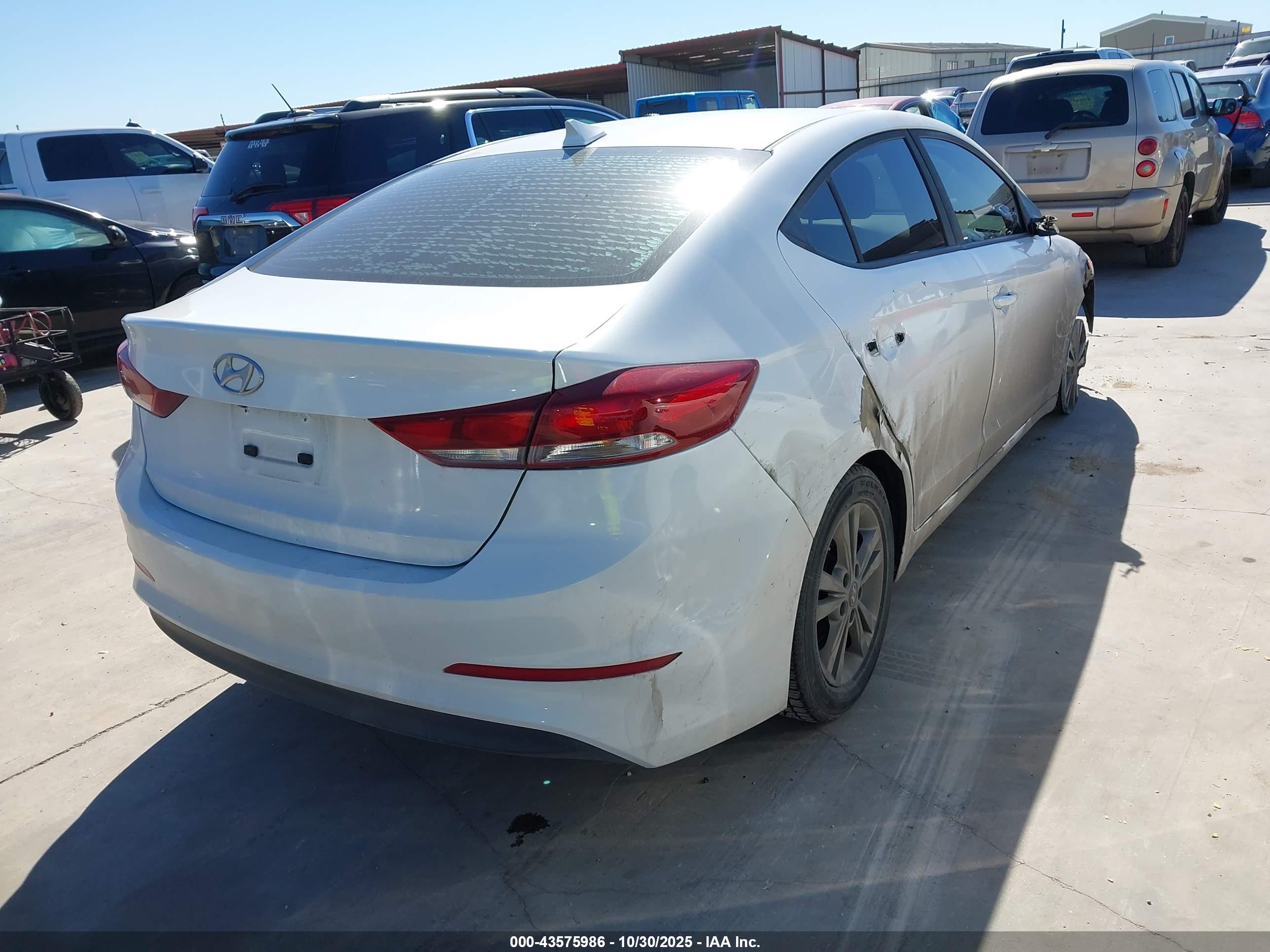 HYUNDAI ELANTRA image 4