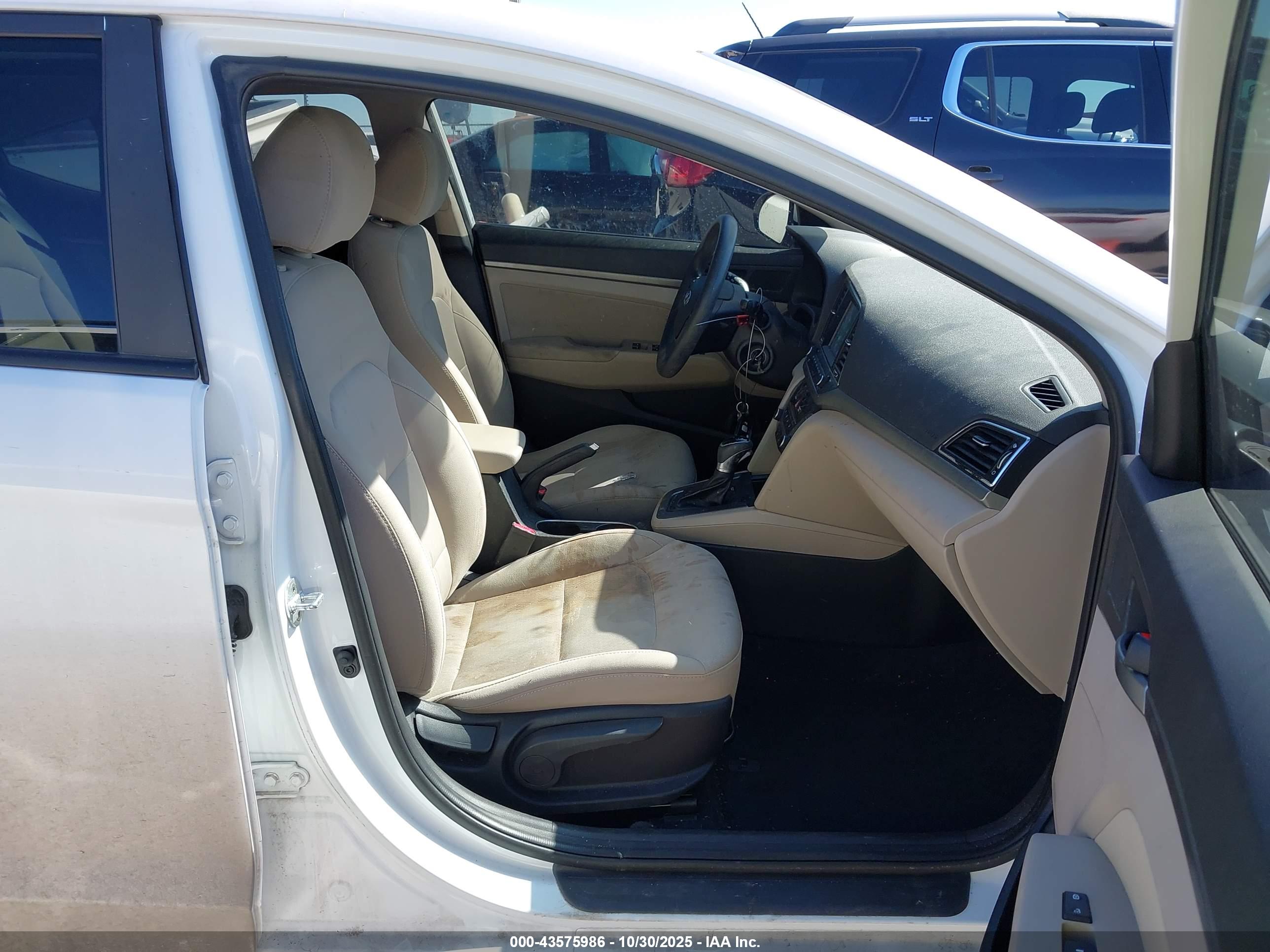 HYUNDAI ELANTRA image 5
