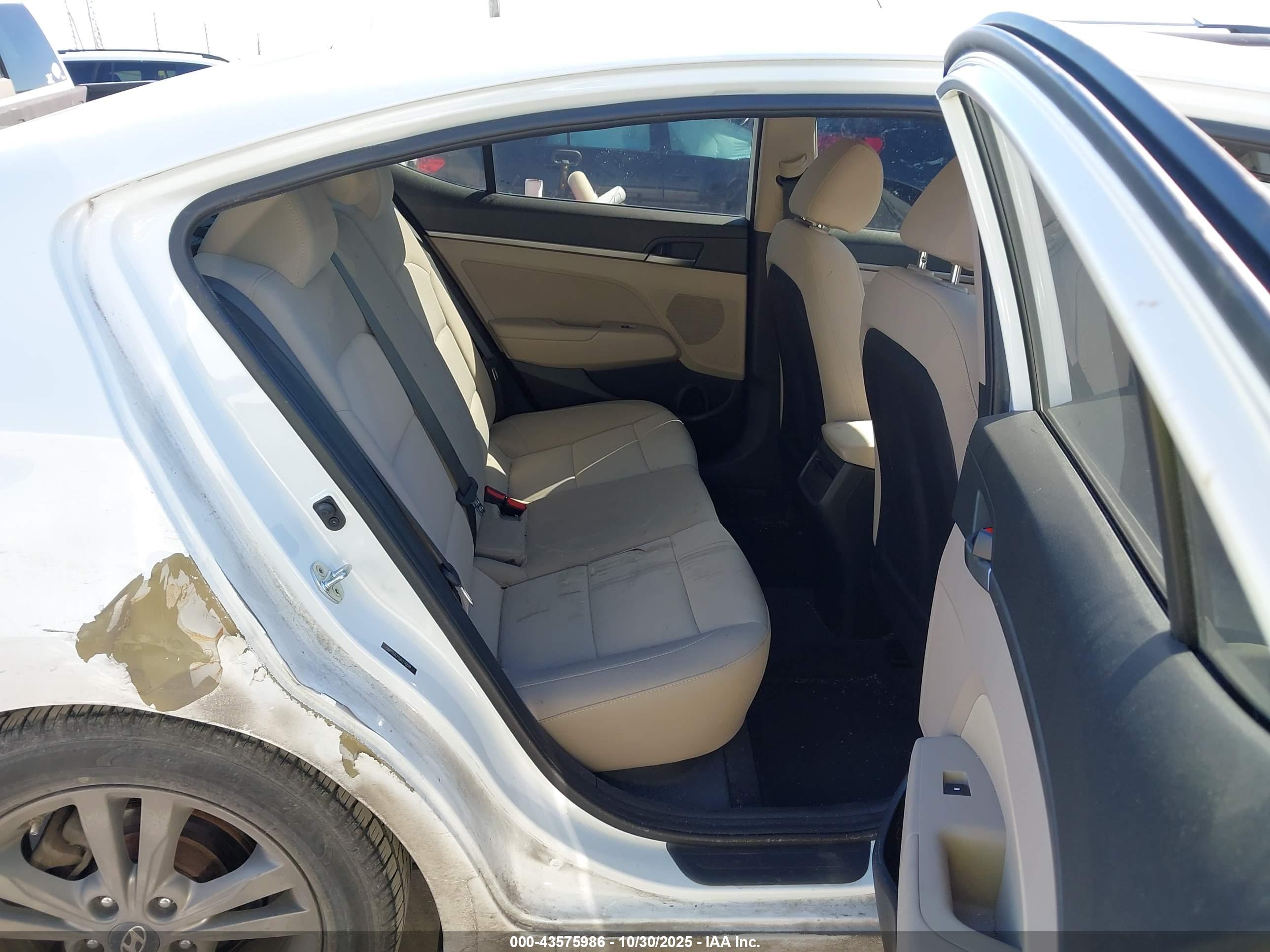 HYUNDAI ELANTRA image 8