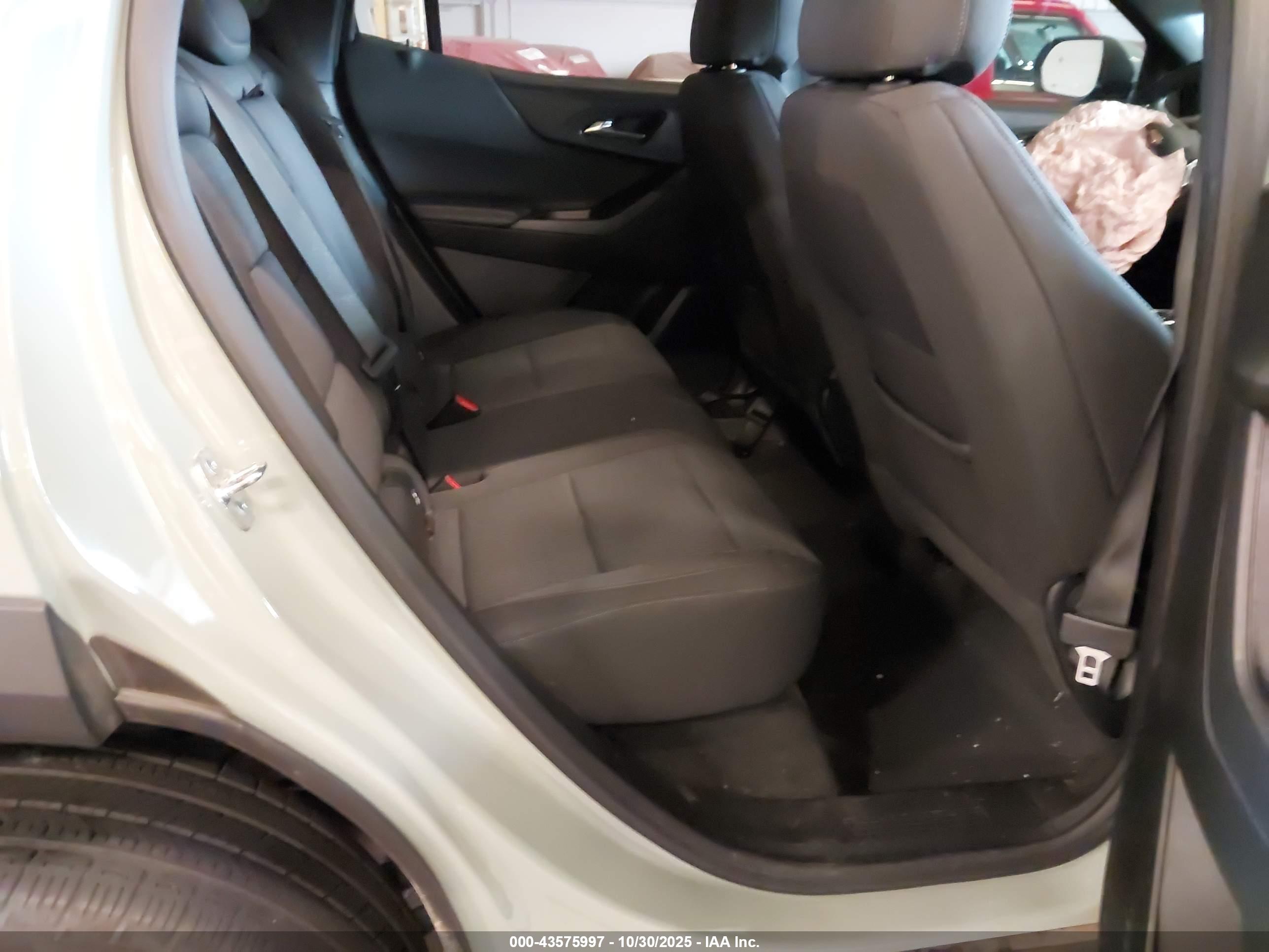 CHEVROLET EQUINOX image 8