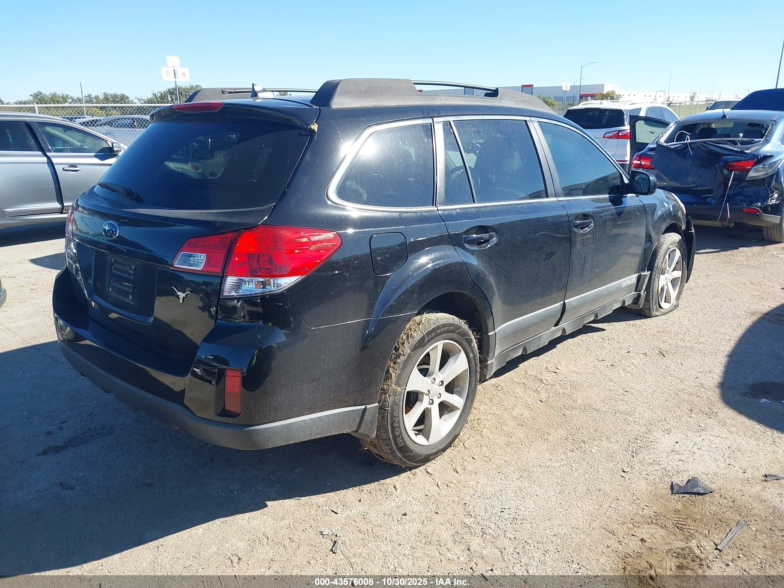 SUBARU OUTBACK image 4