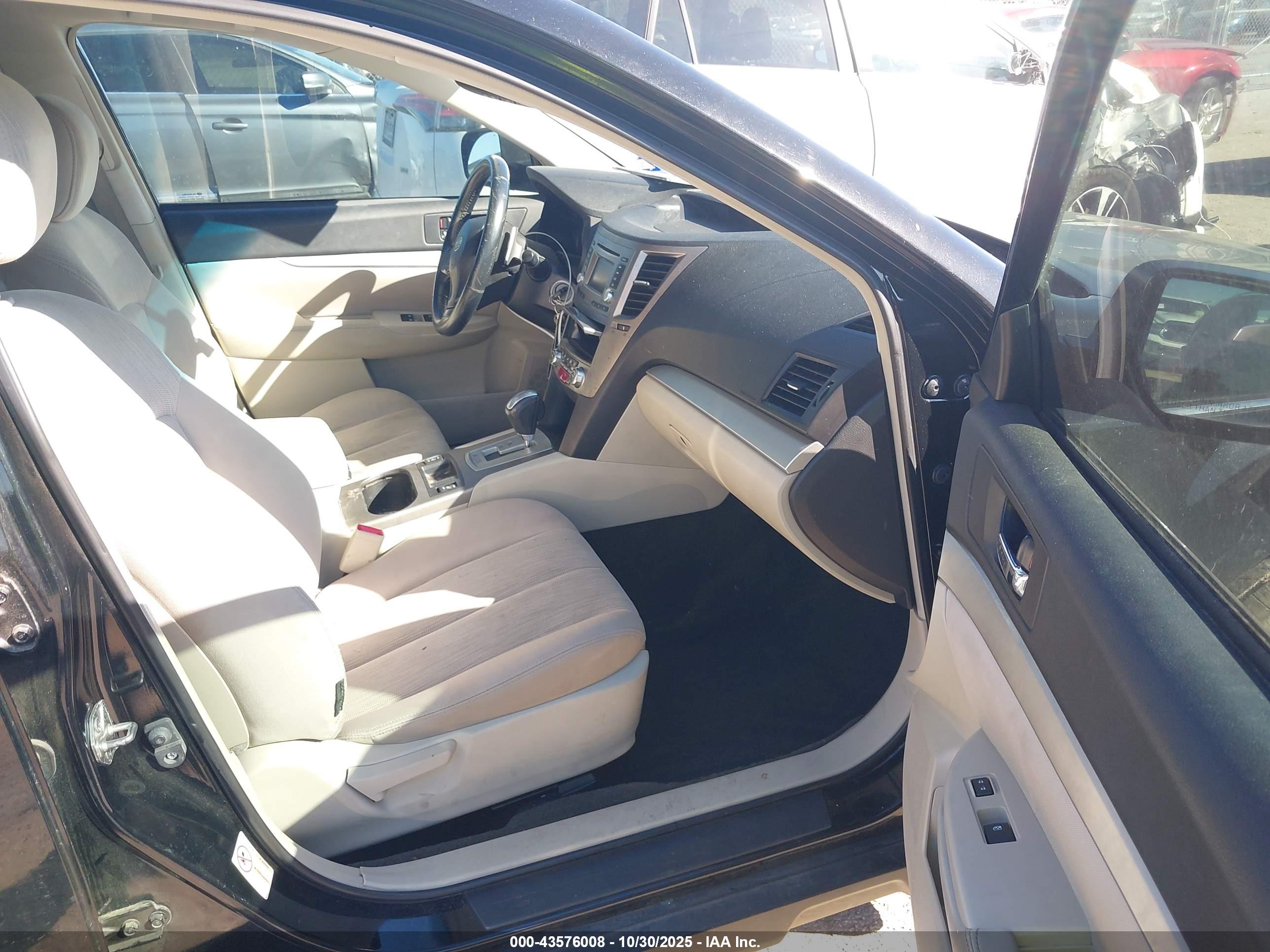 SUBARU OUTBACK image 5