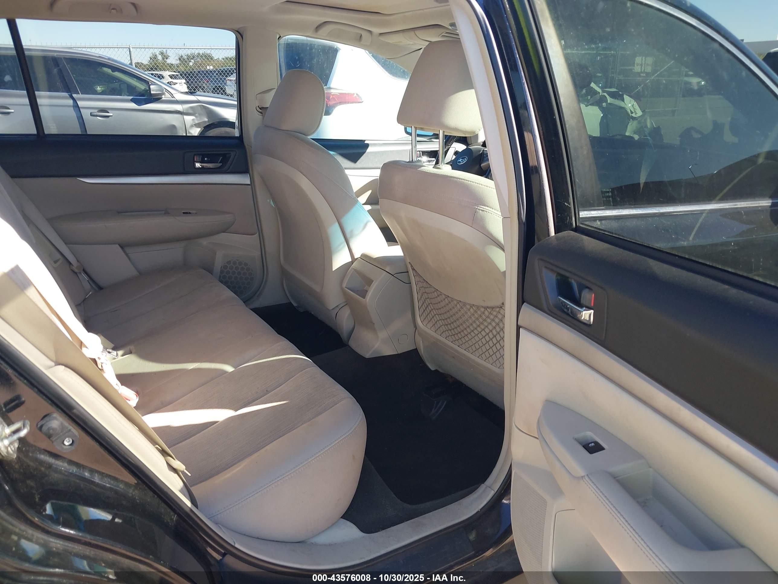 SUBARU OUTBACK image 8
