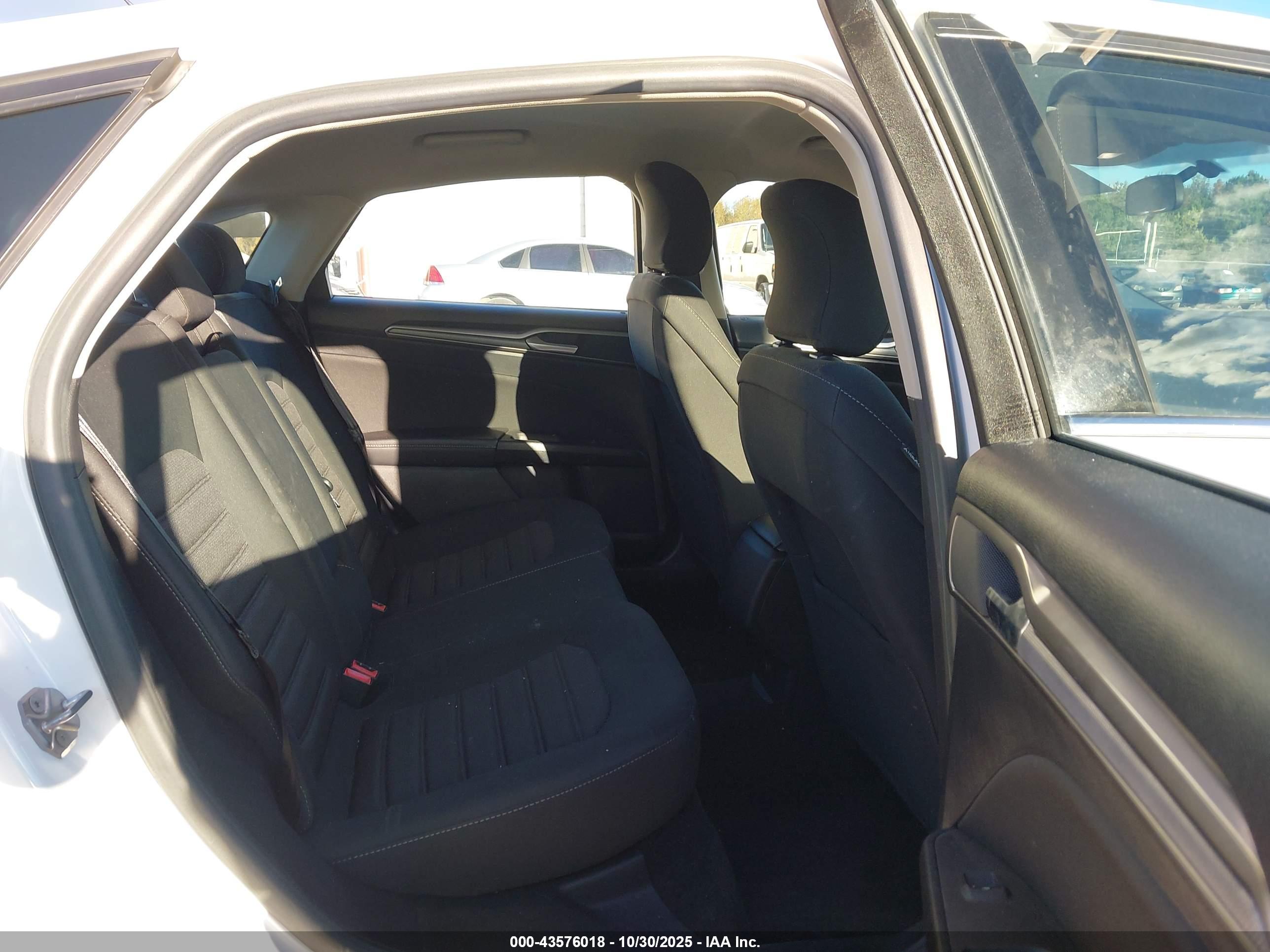 FORD FUSION image 8