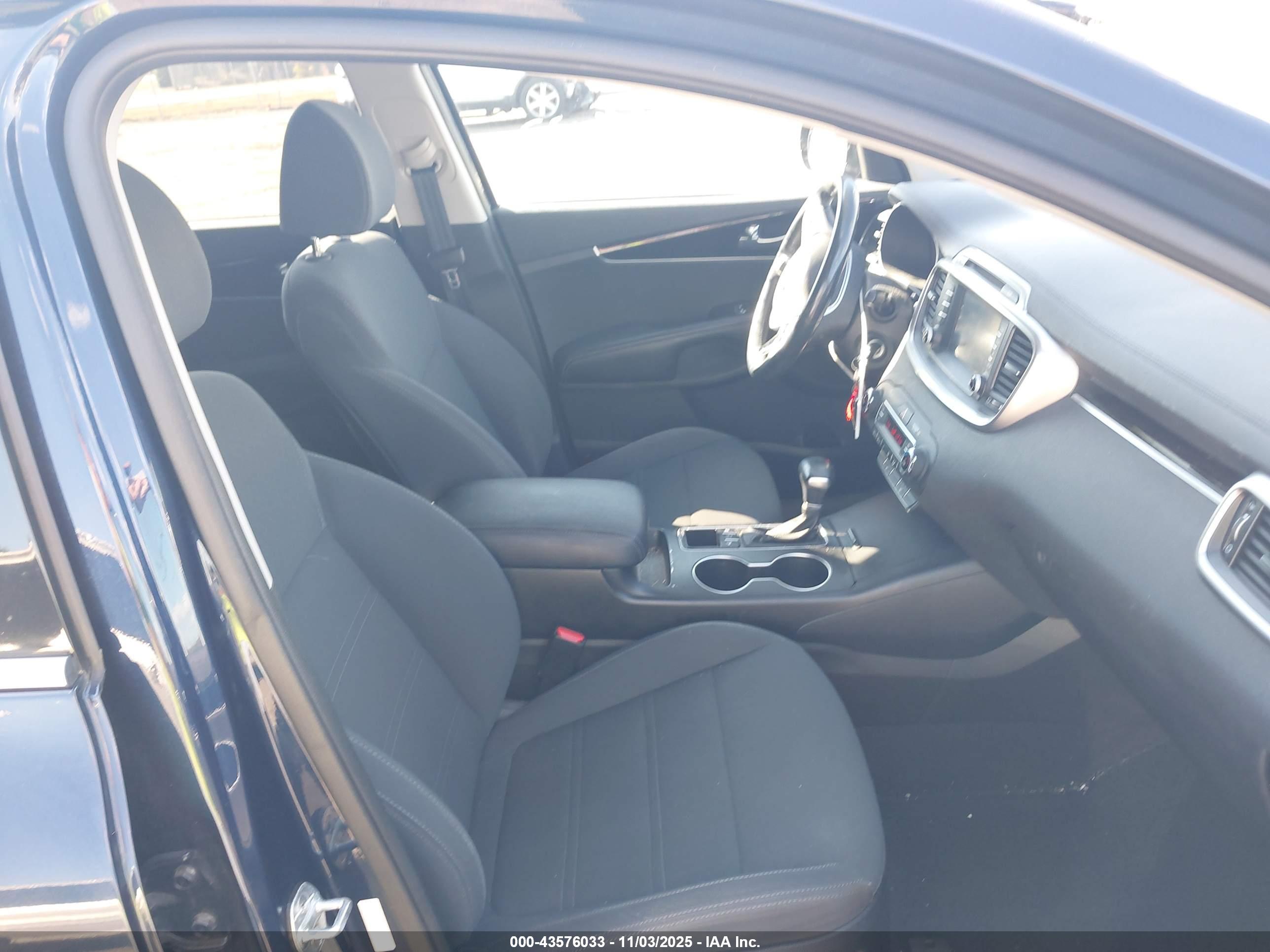 KIA SORENTO image 5