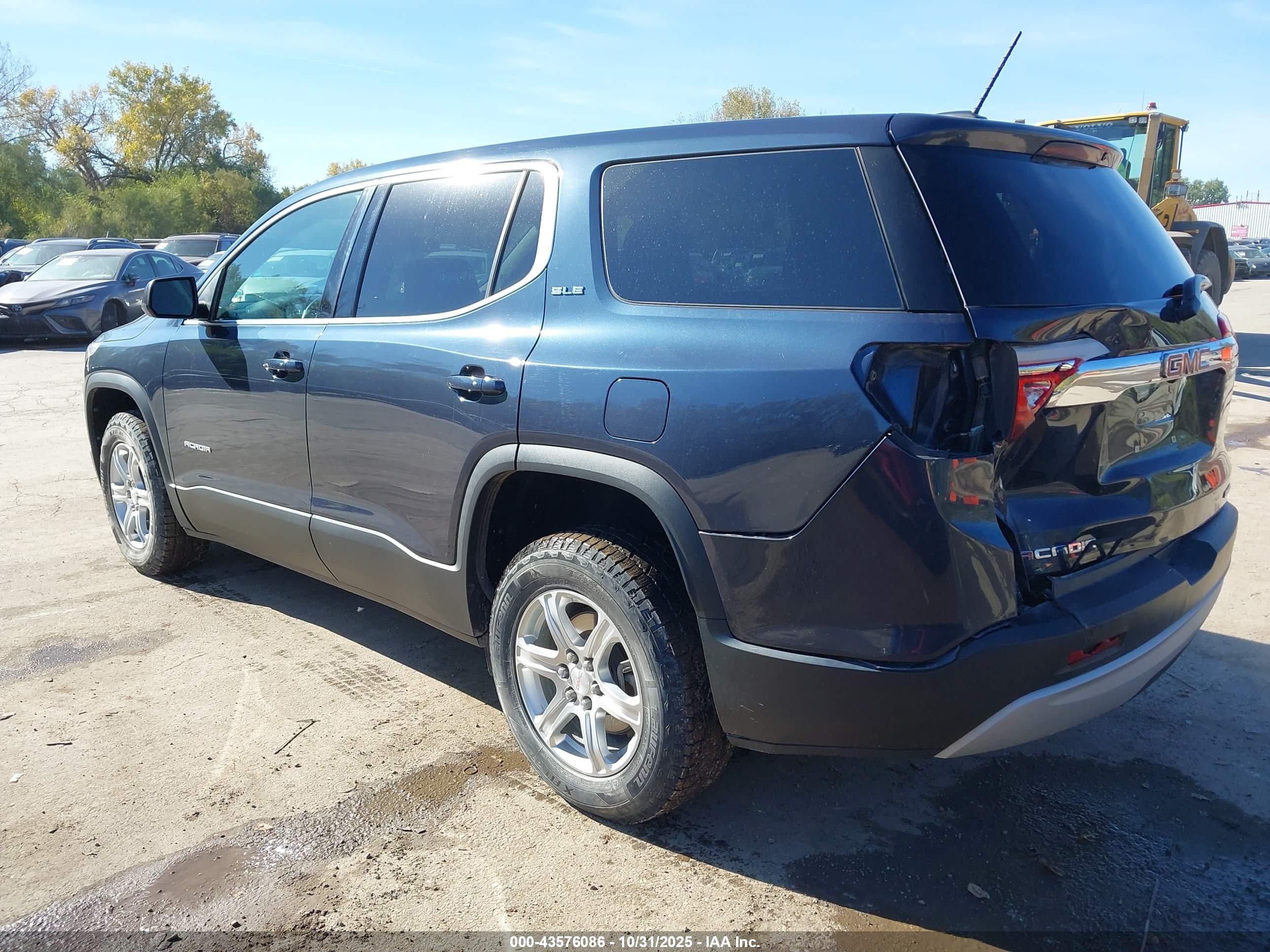 GMC ACADIA image 3