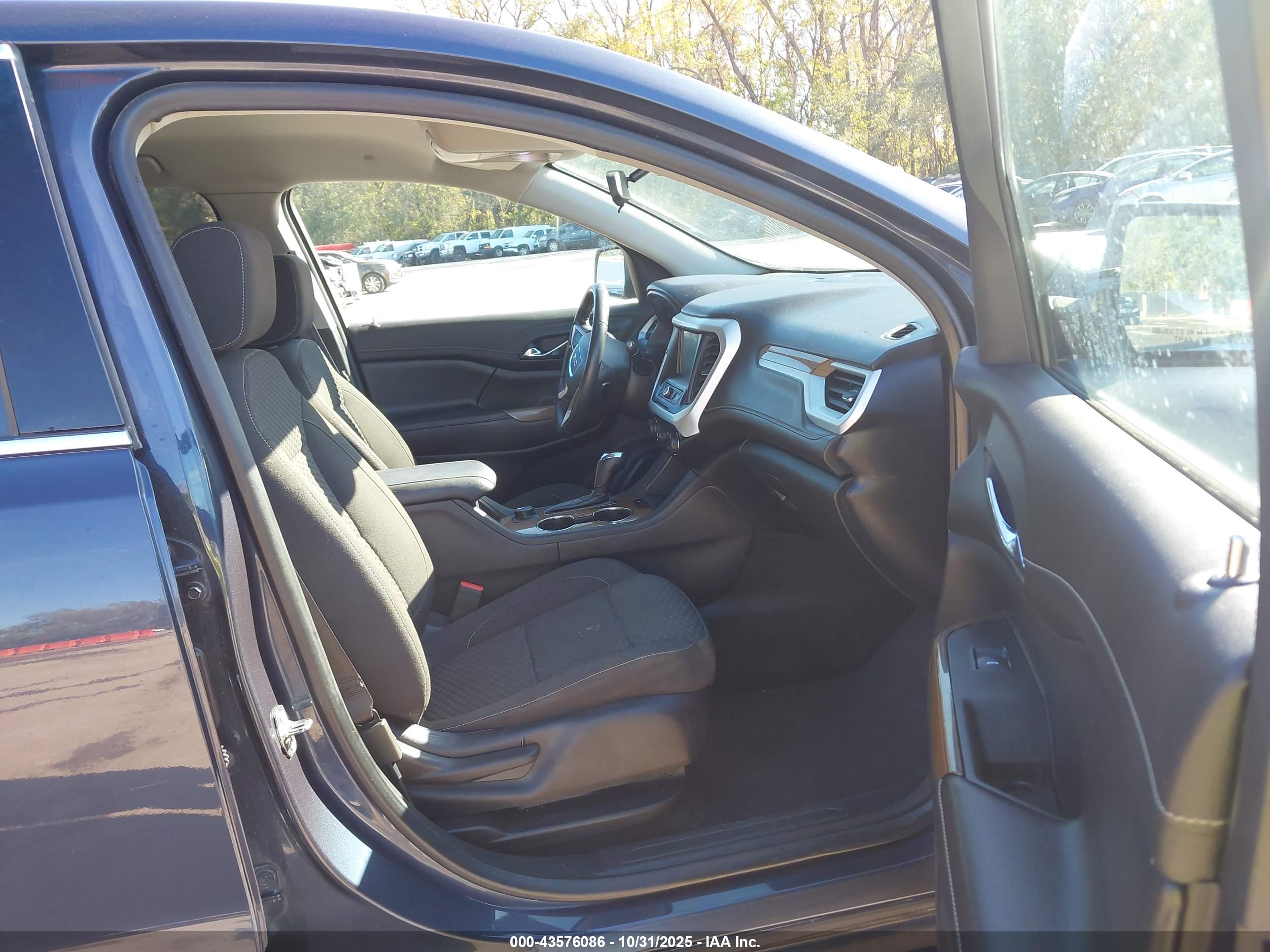 GMC ACADIA image 5