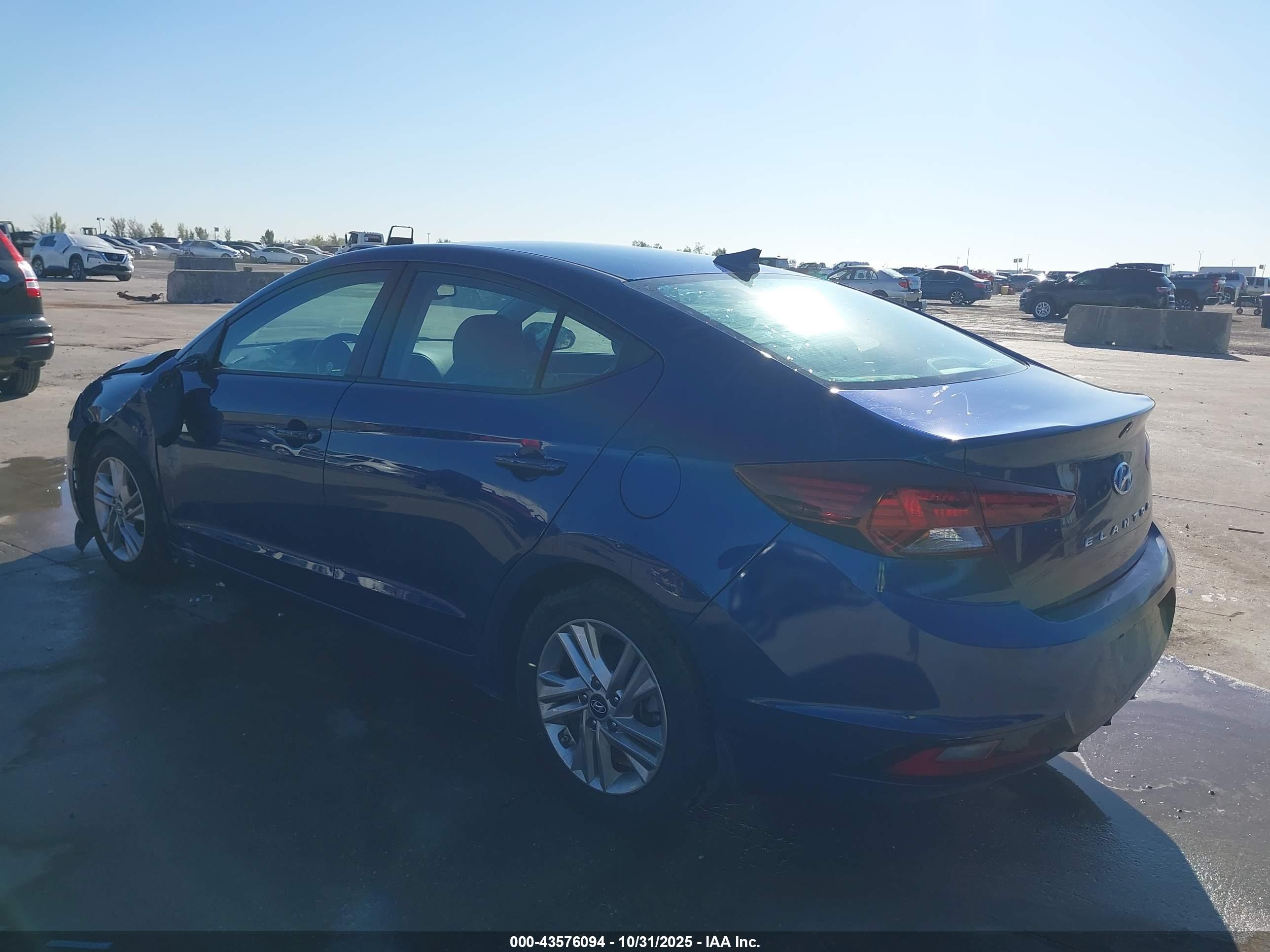HYUNDAI ELANTRA image 3