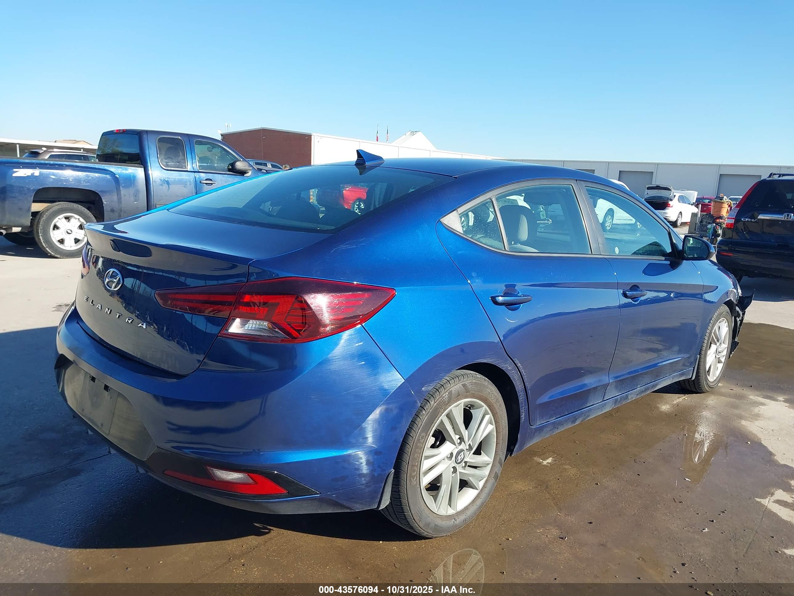 HYUNDAI ELANTRA image 4
