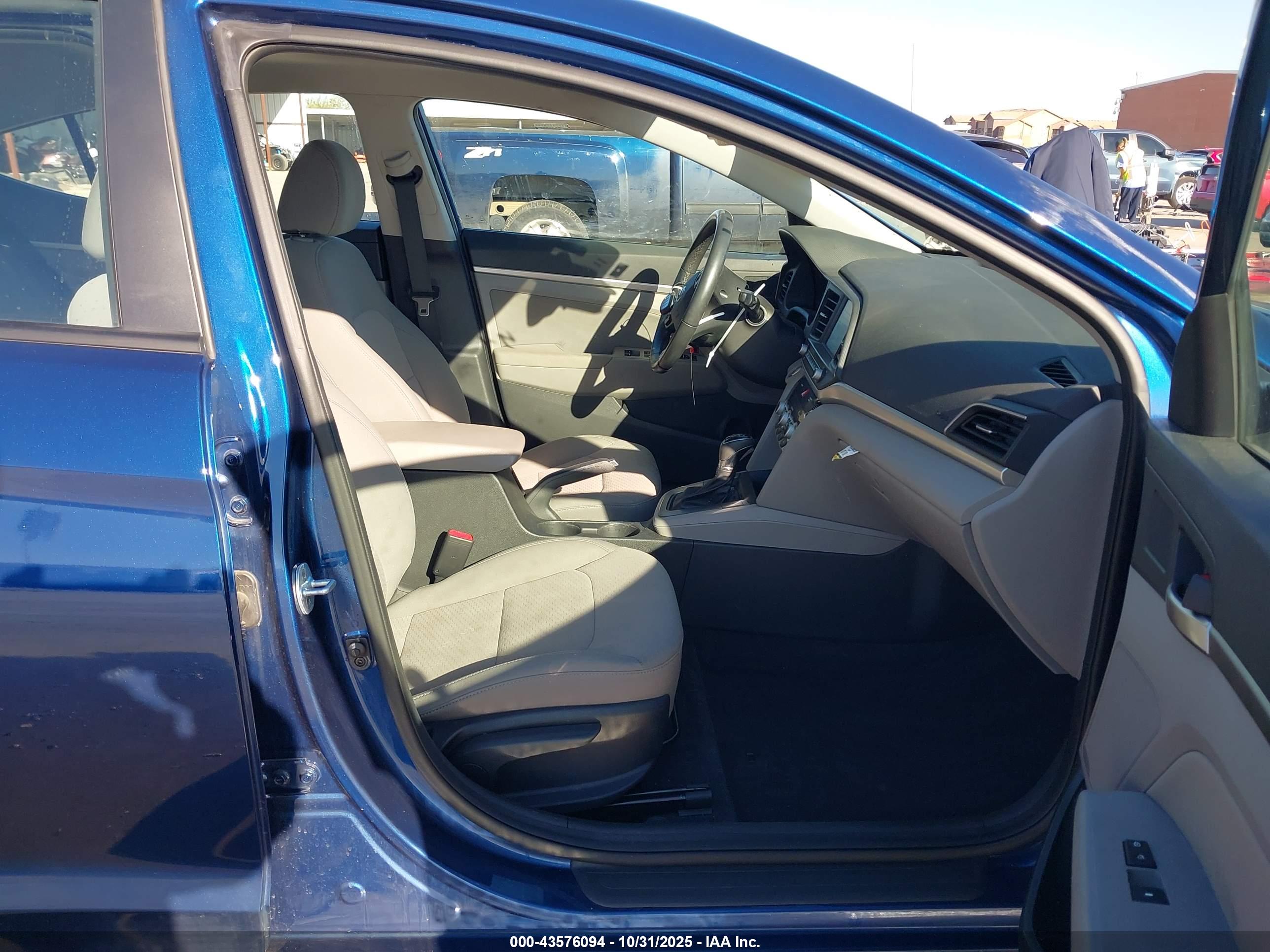 HYUNDAI ELANTRA image 5
