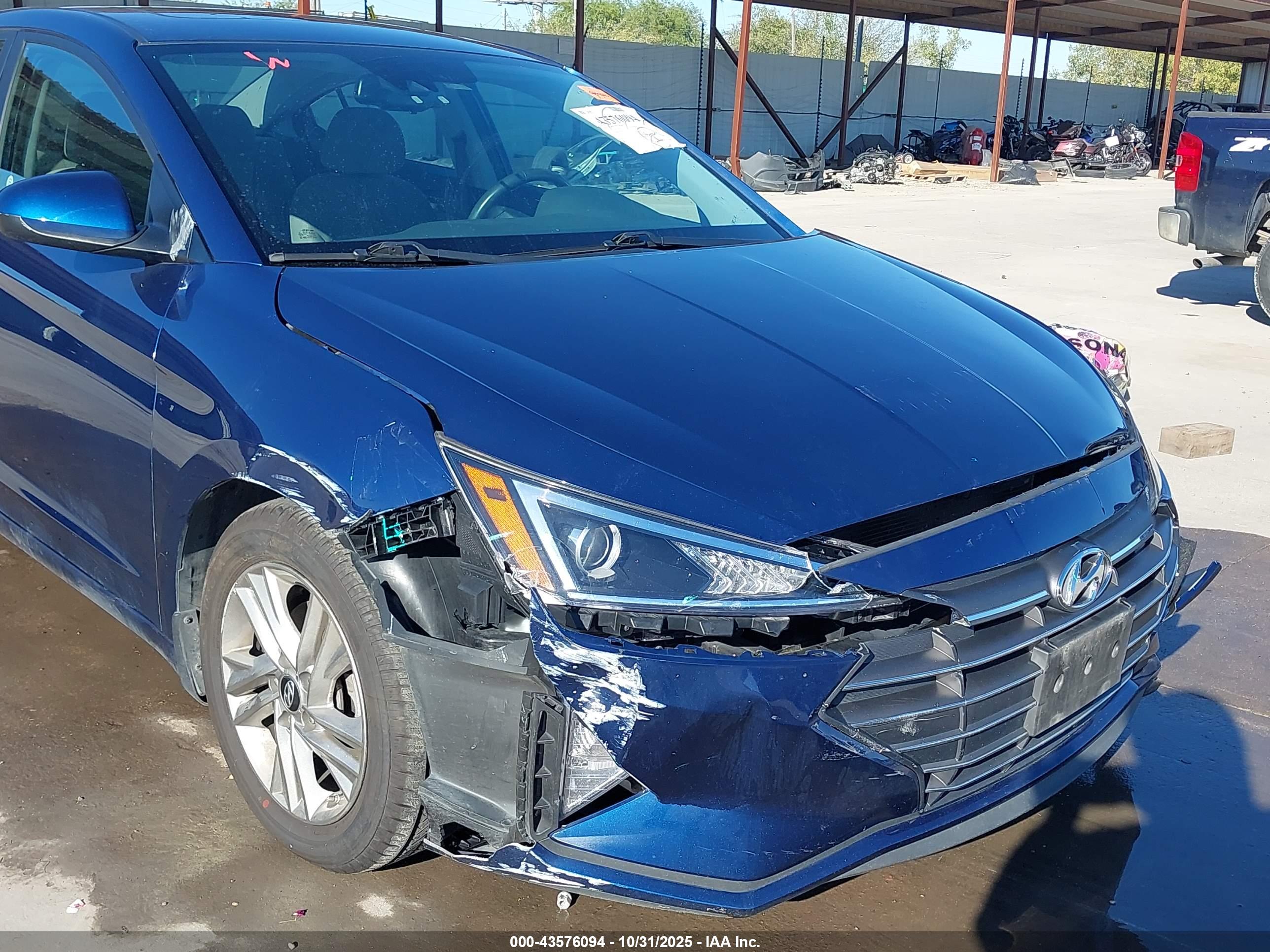 HYUNDAI ELANTRA image 6