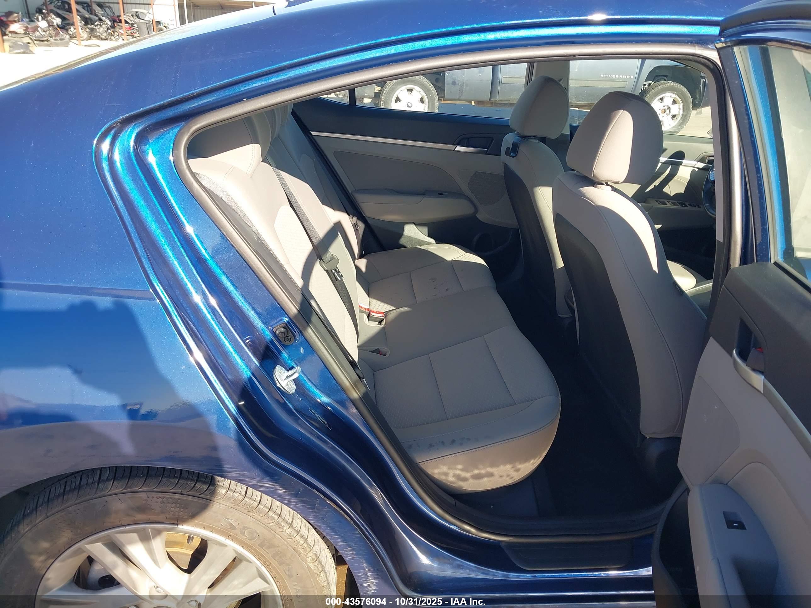 HYUNDAI ELANTRA image 8
