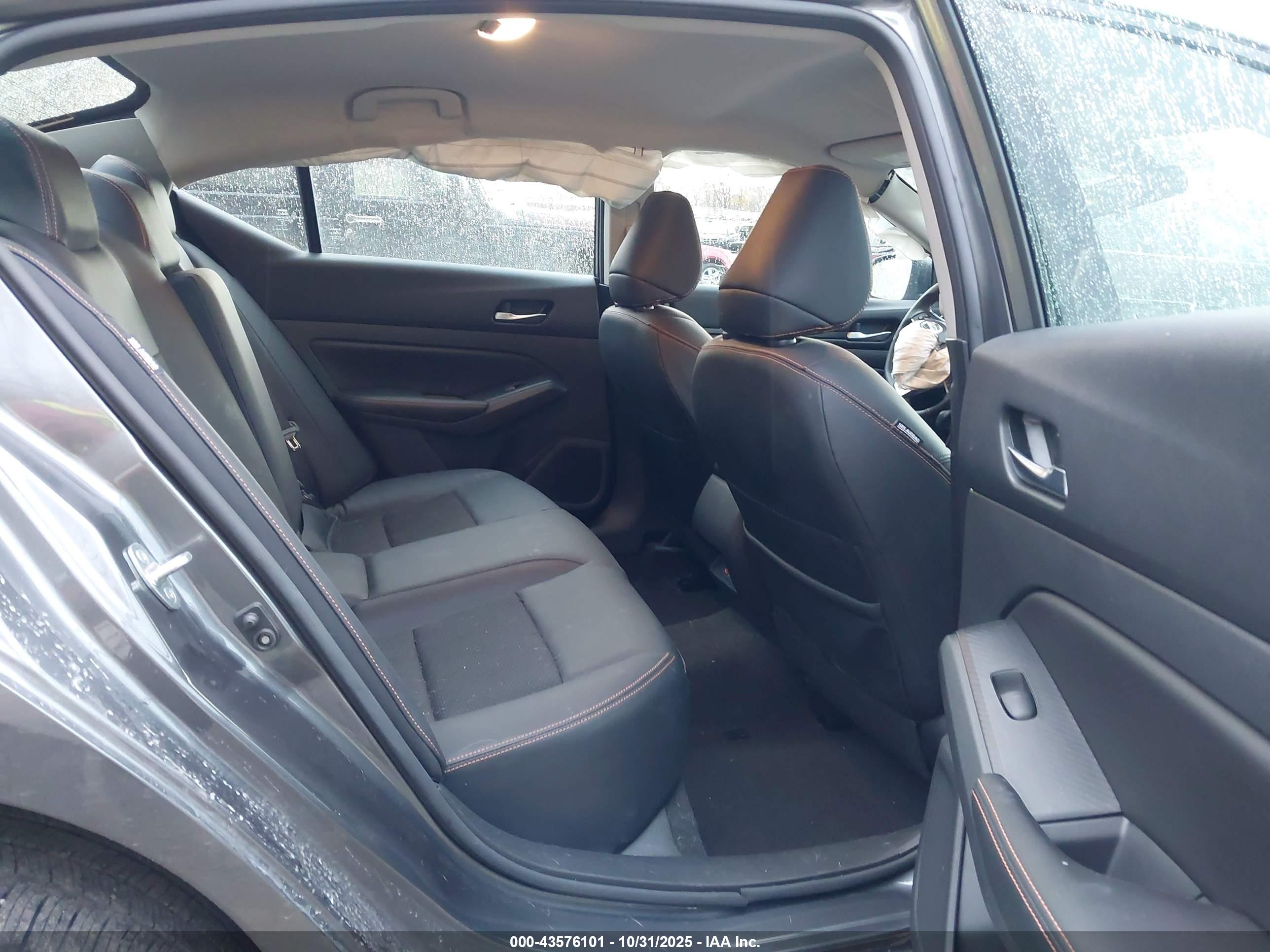 NISSAN ALTIMA image 8