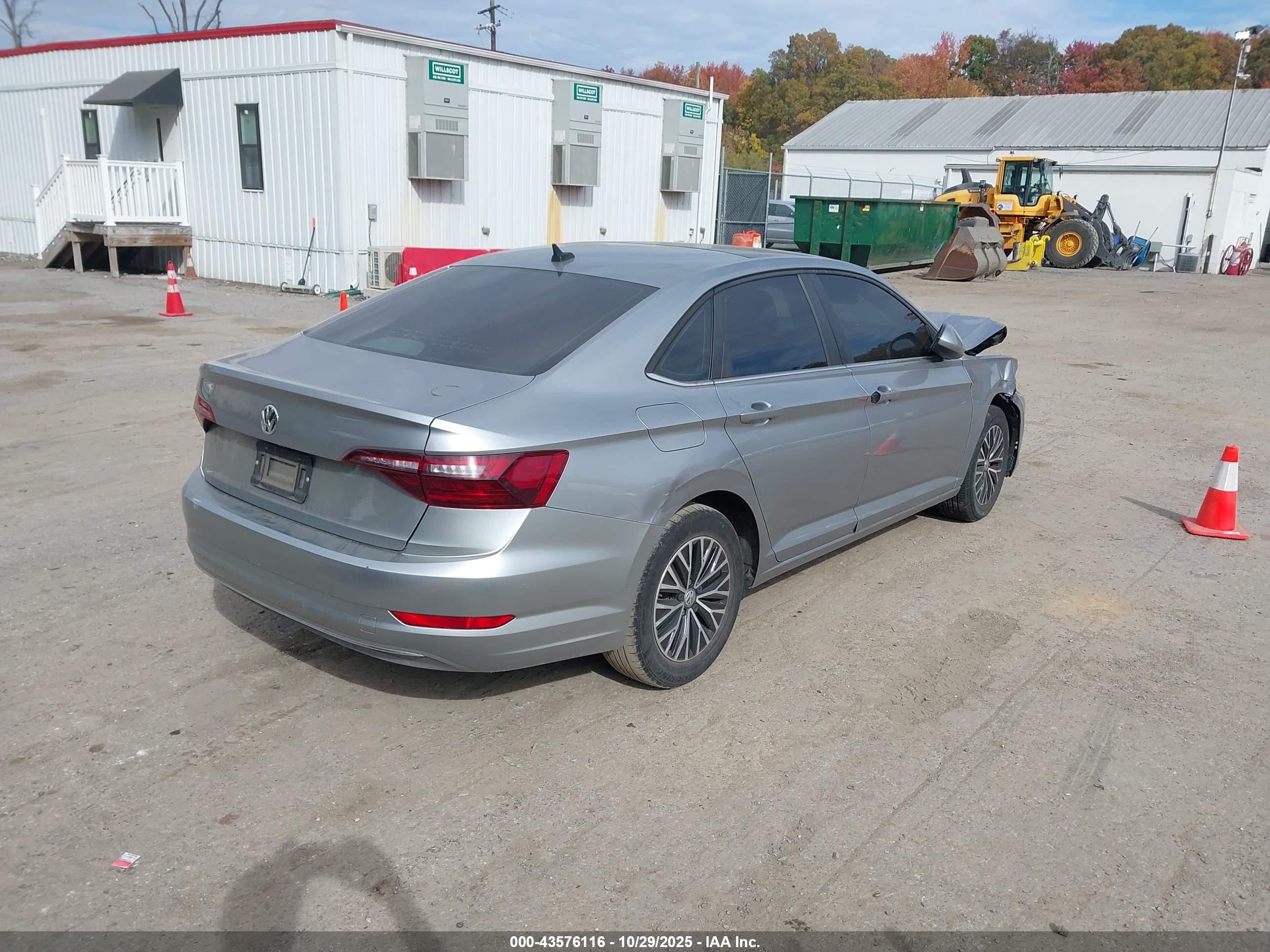 VOLKSWAGEN JETTA image 4