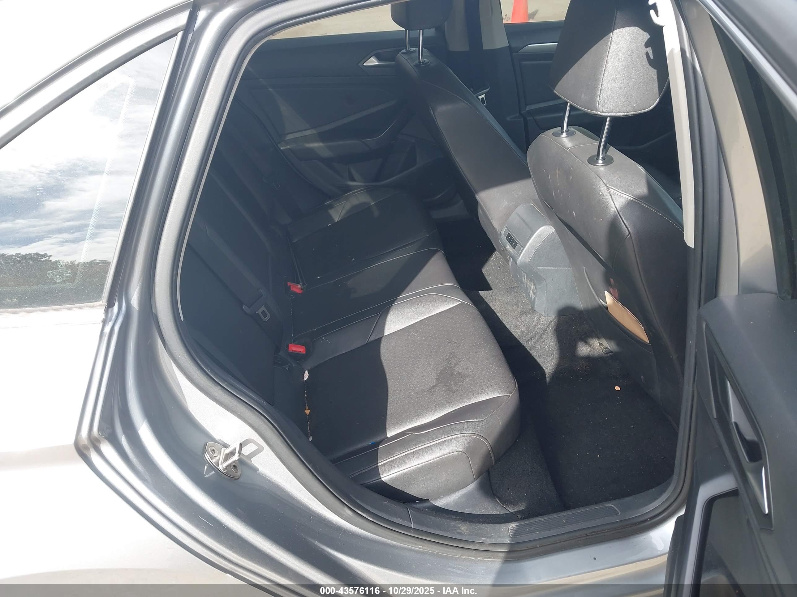 VOLKSWAGEN JETTA image 8