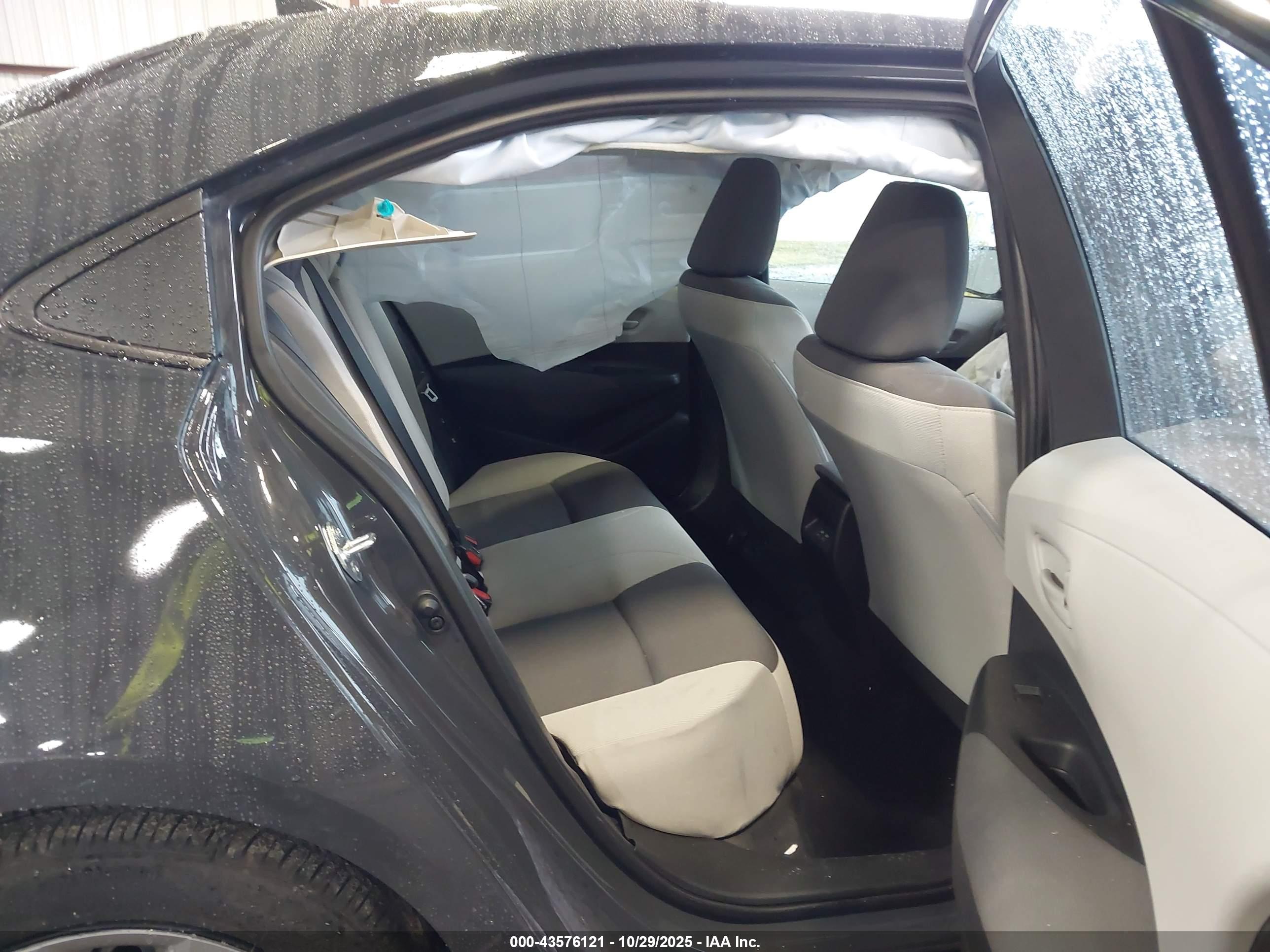 TOYOTA COROLLA image 8