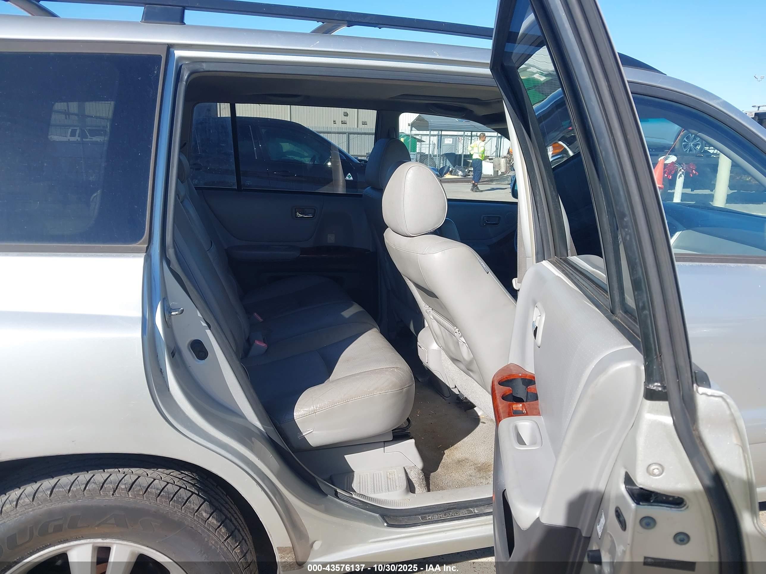 TOYOTA HIGHLANDER image 8