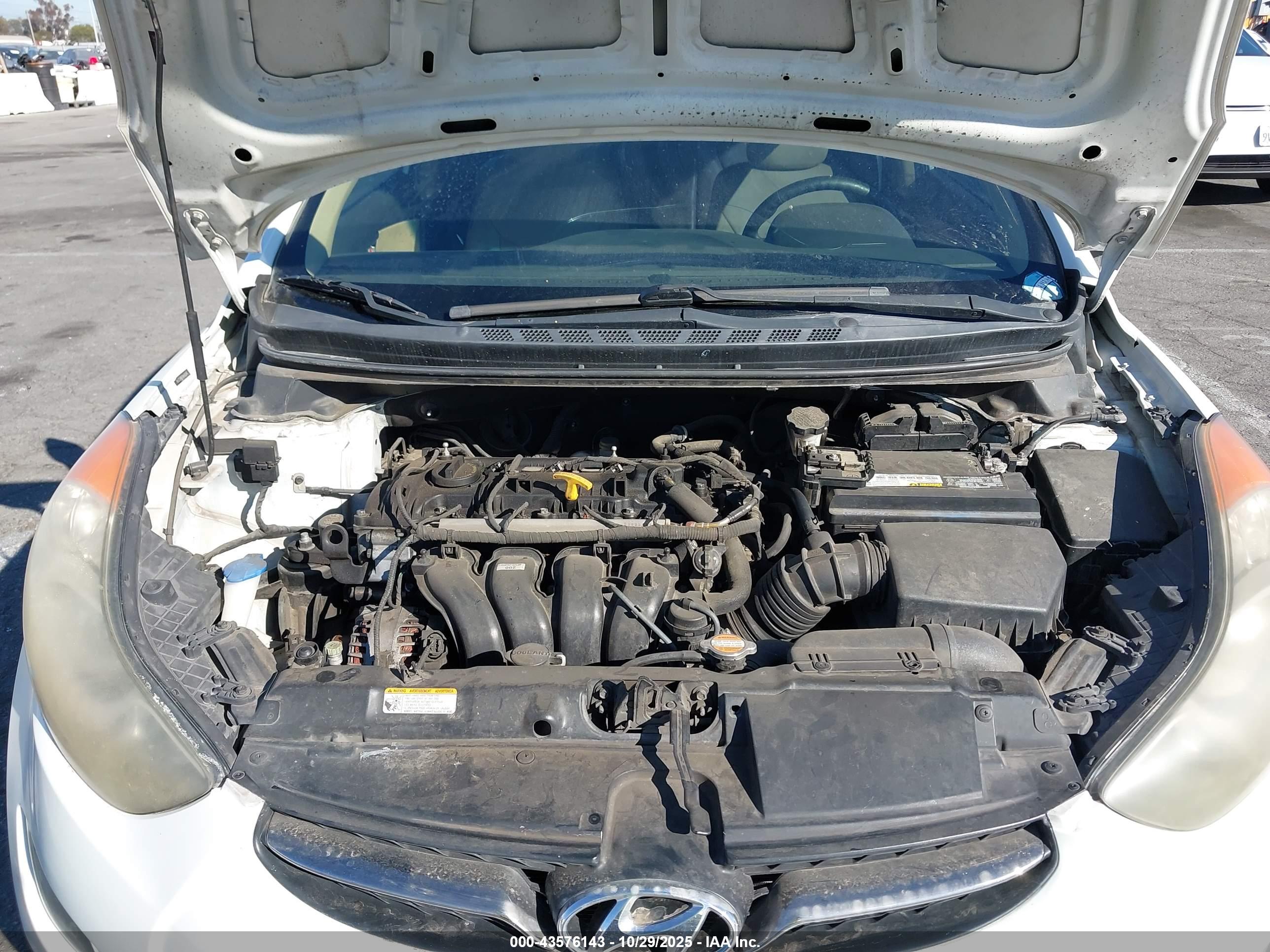 HYUNDAI ELANTRA image 10