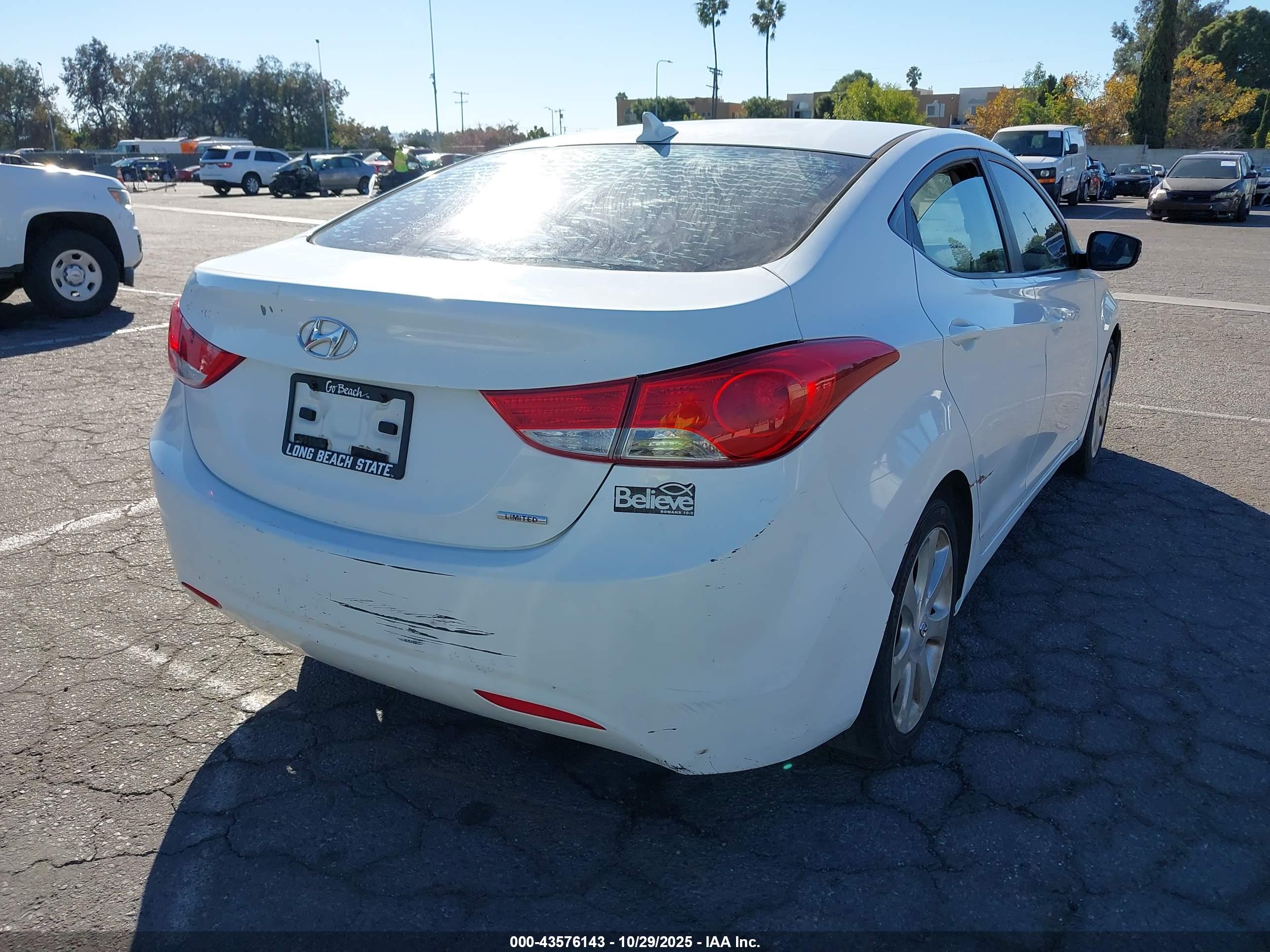 HYUNDAI ELANTRA image 4