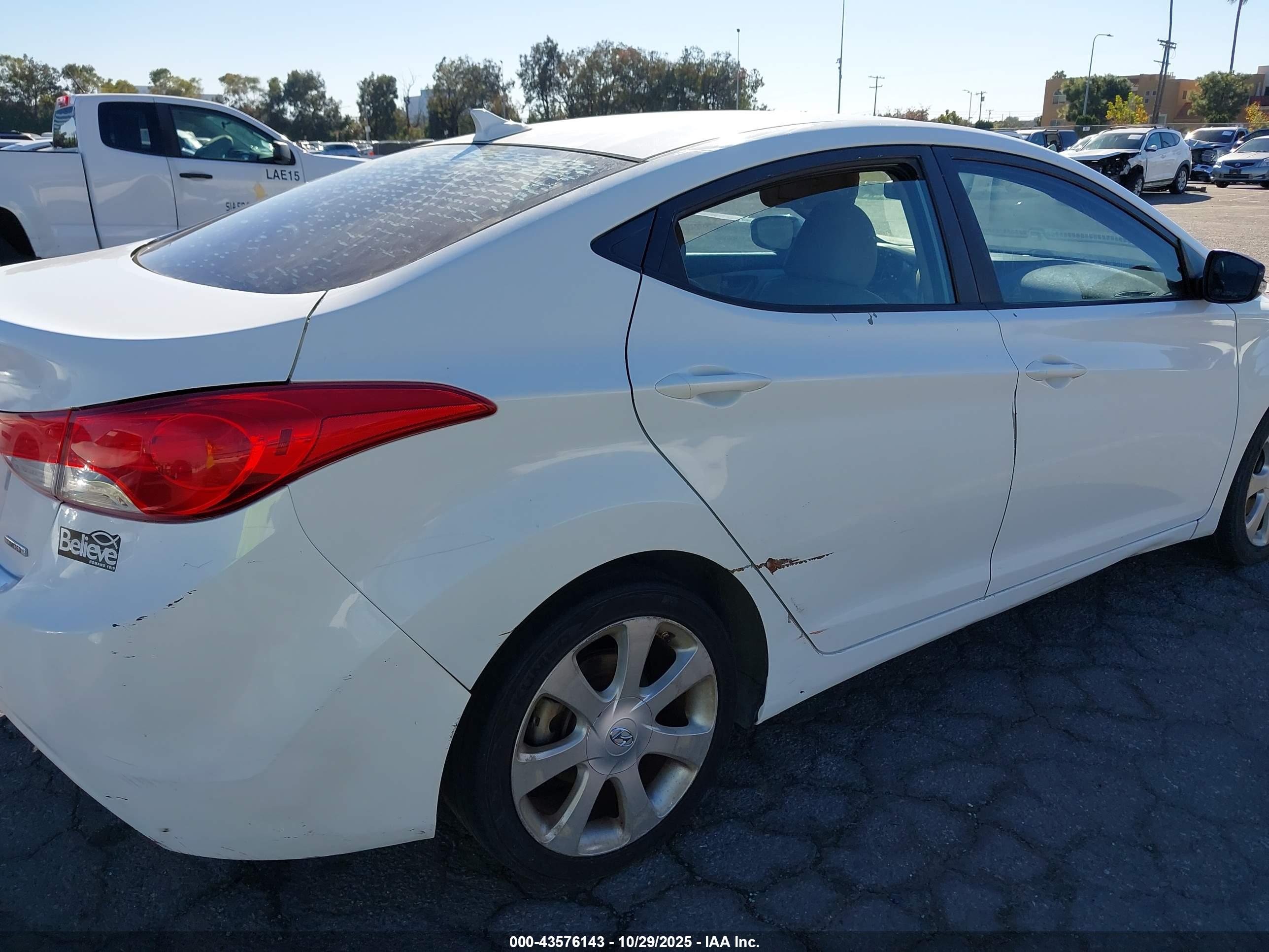 HYUNDAI ELANTRA image 6