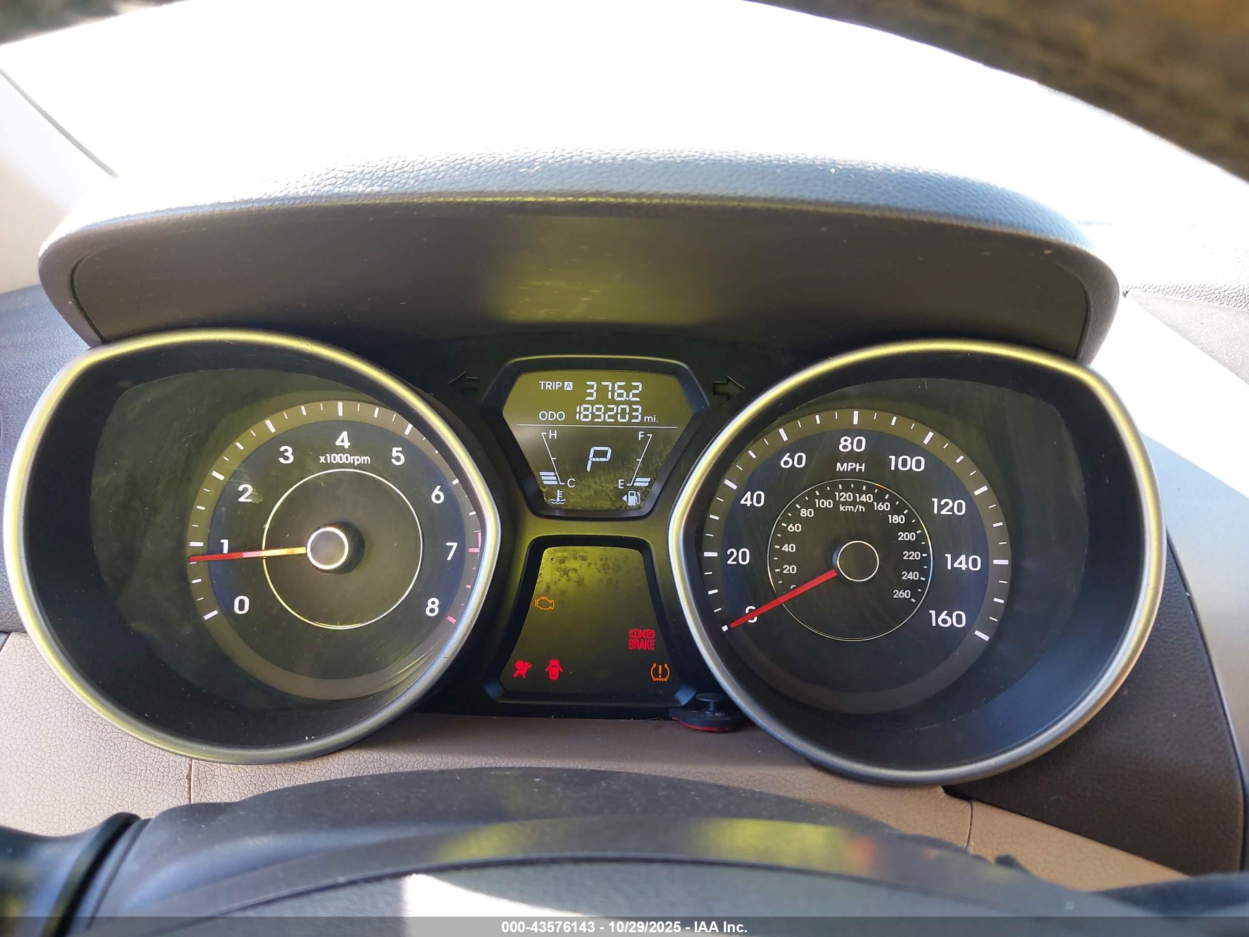 HYUNDAI ELANTRA image 7