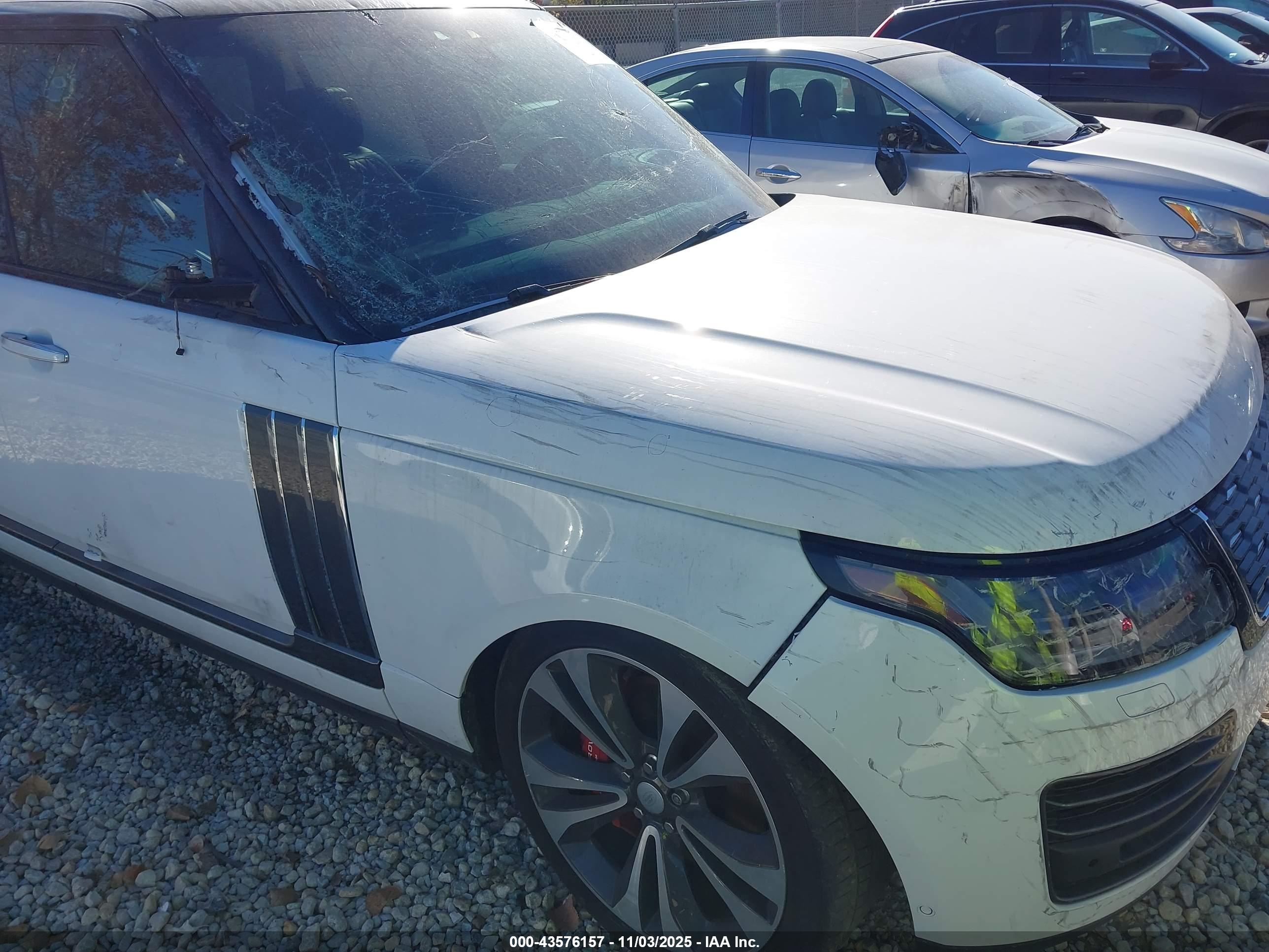 LAND ROVER image 6