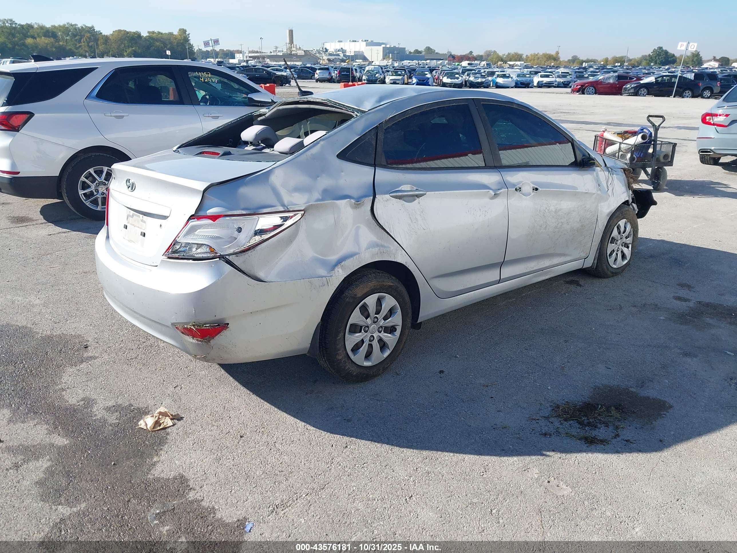 HYUNDAI ACCENT image 4