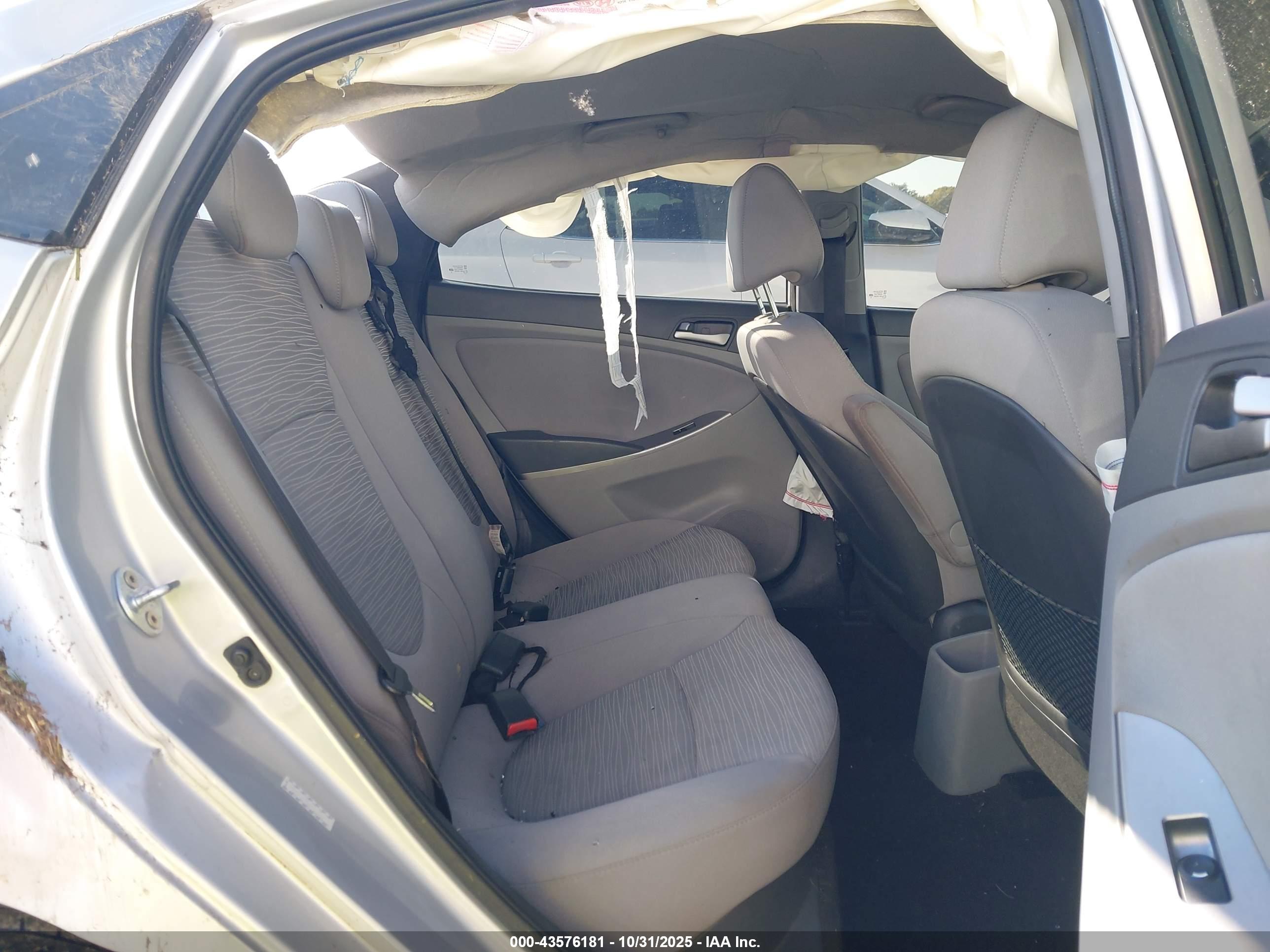 HYUNDAI ACCENT image 8