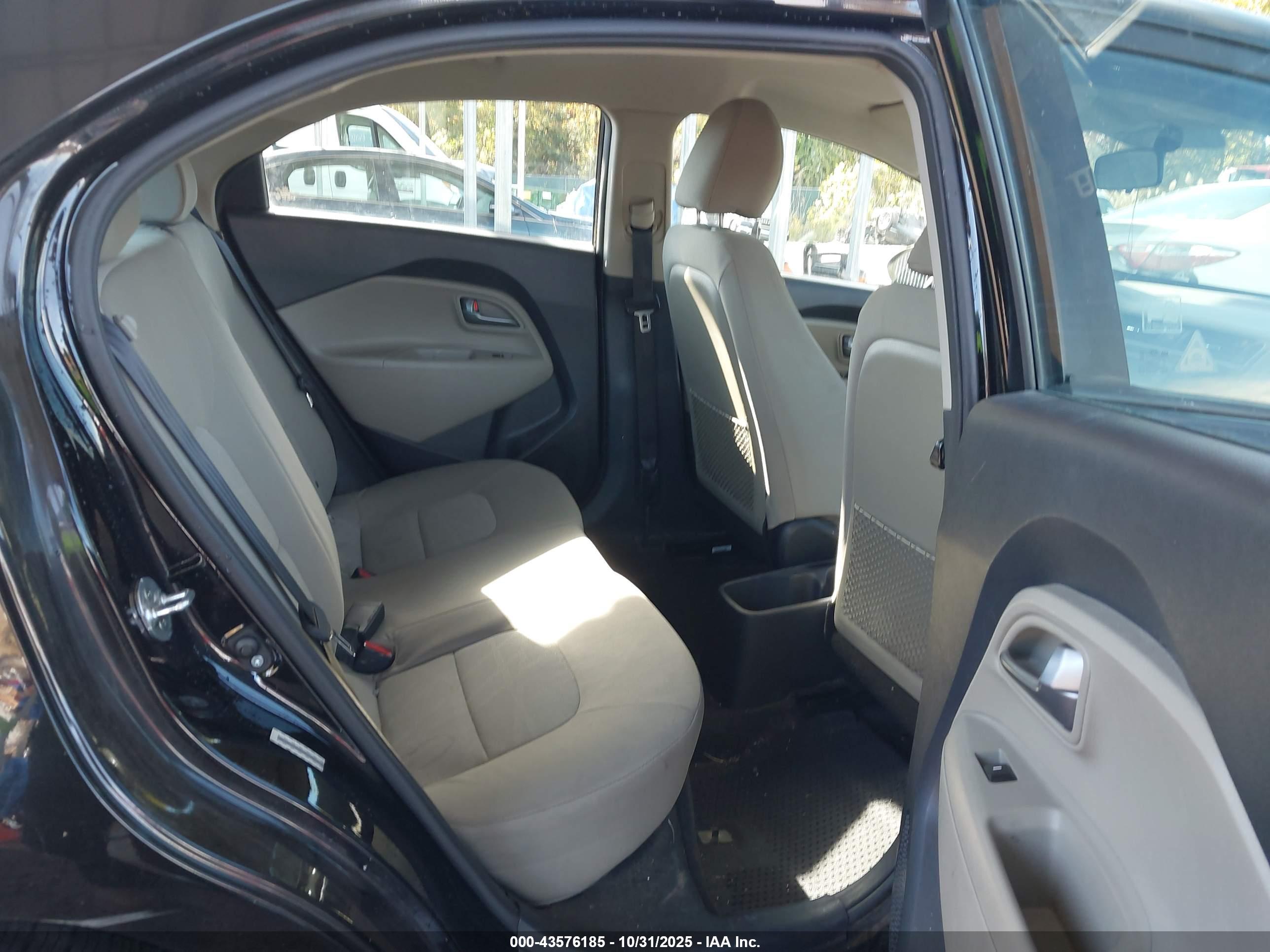 KIA RIO image 8