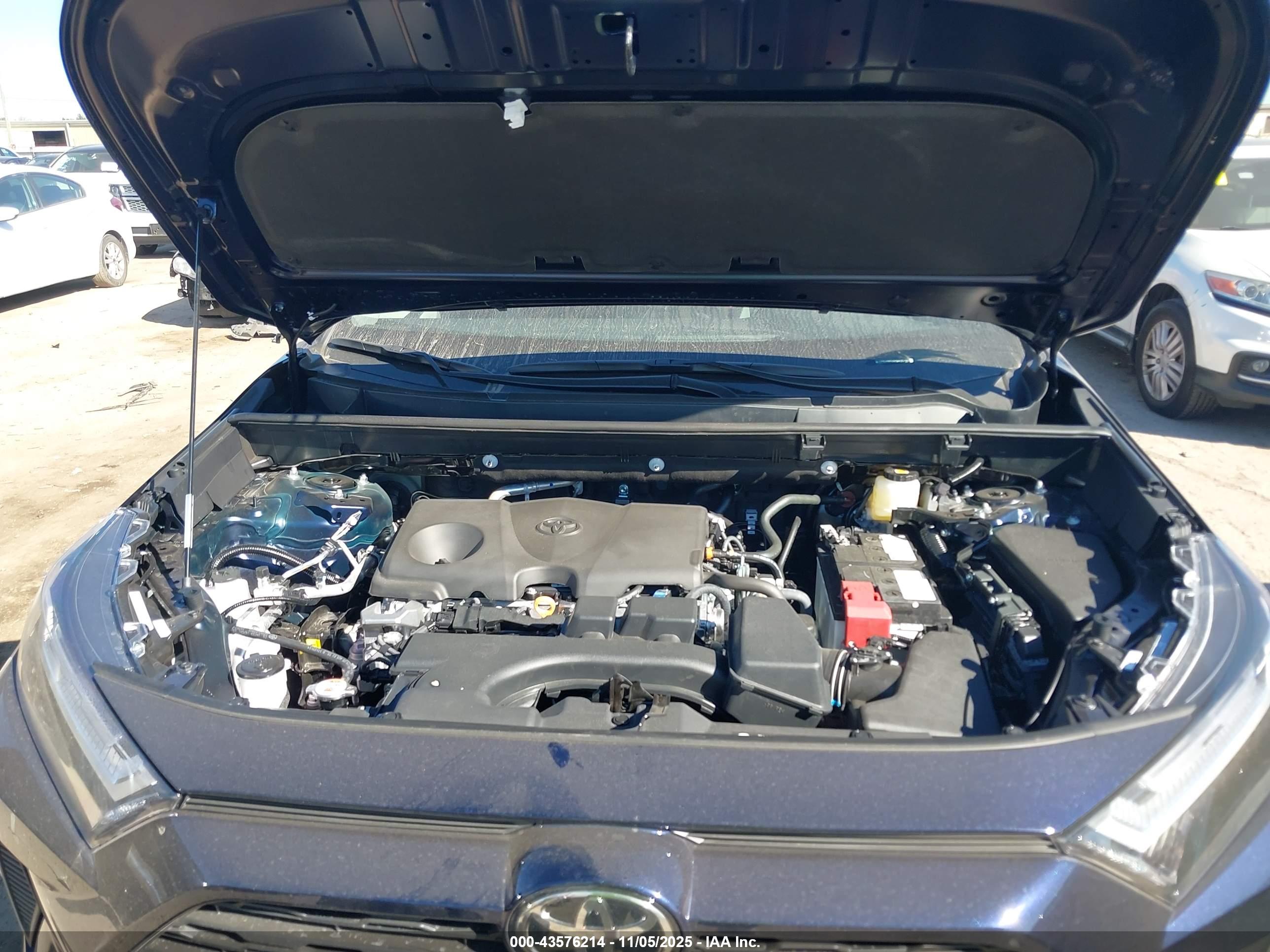 TOYOTA RAV4 image 10