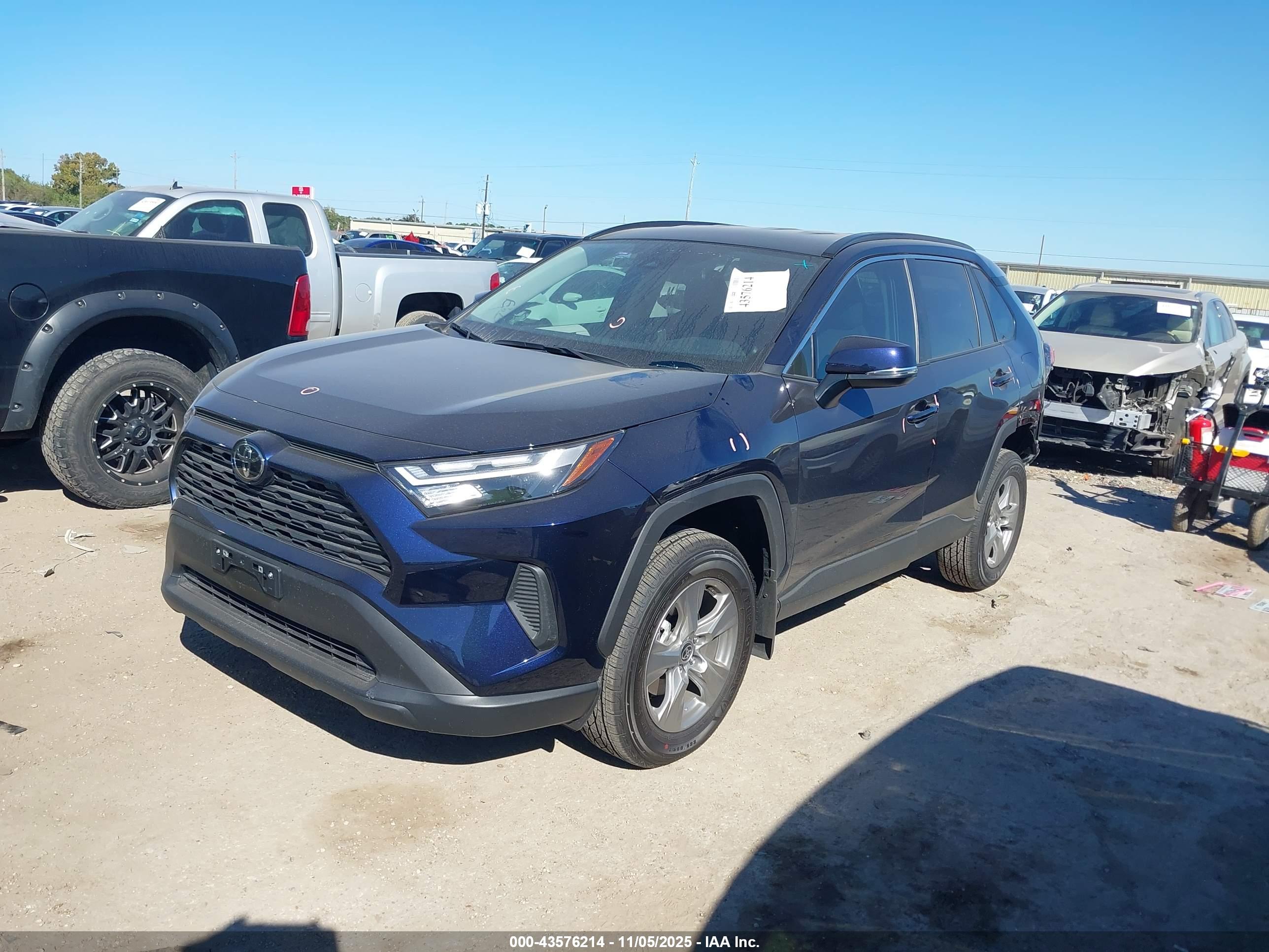 TOYOTA RAV4 image 2