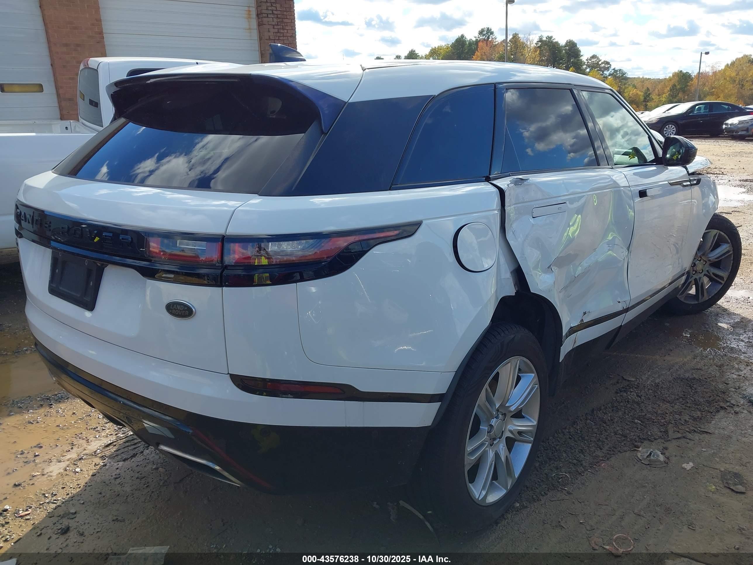 LAND ROVER image 4