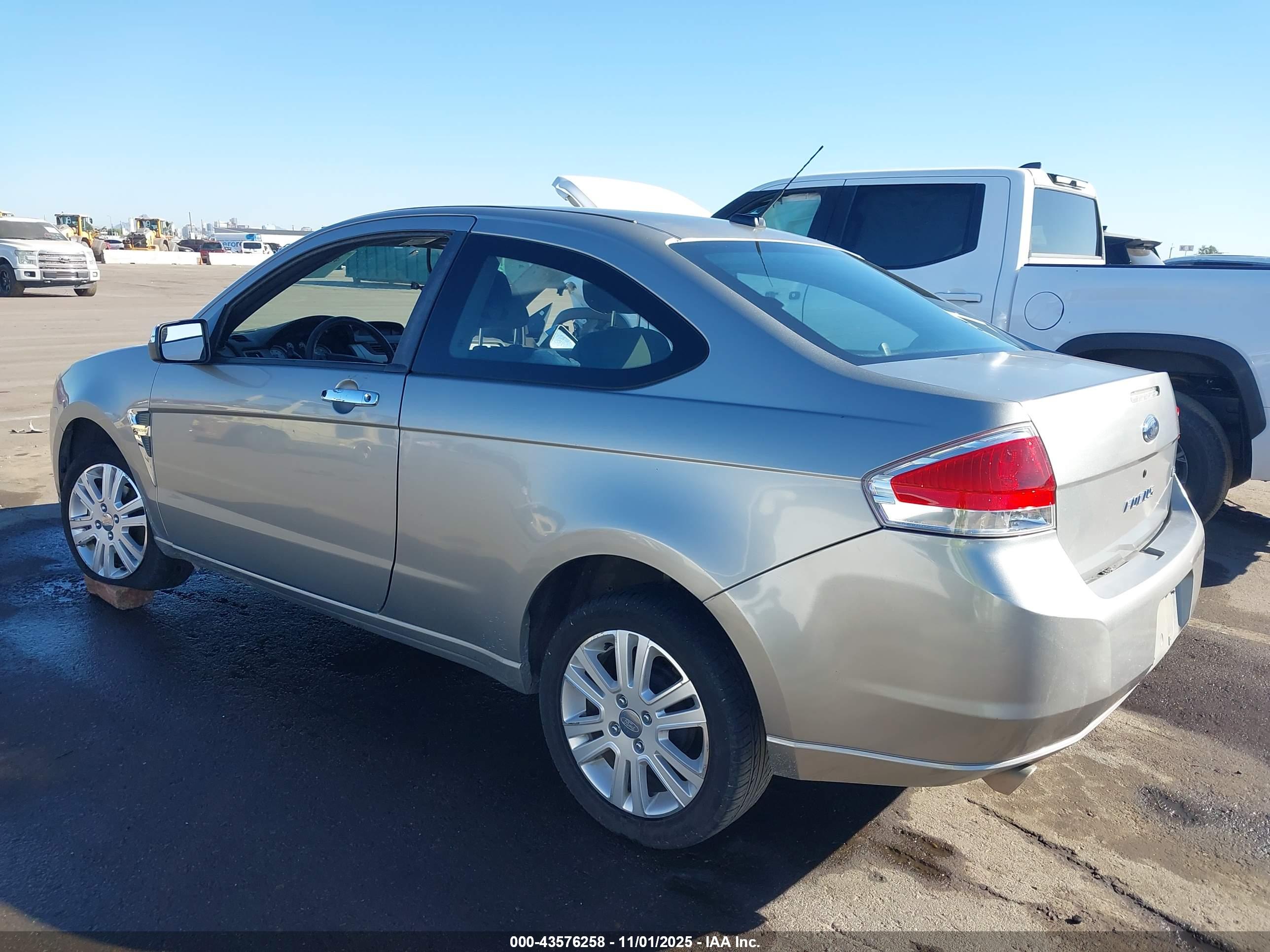 FORD FOCUS image 3