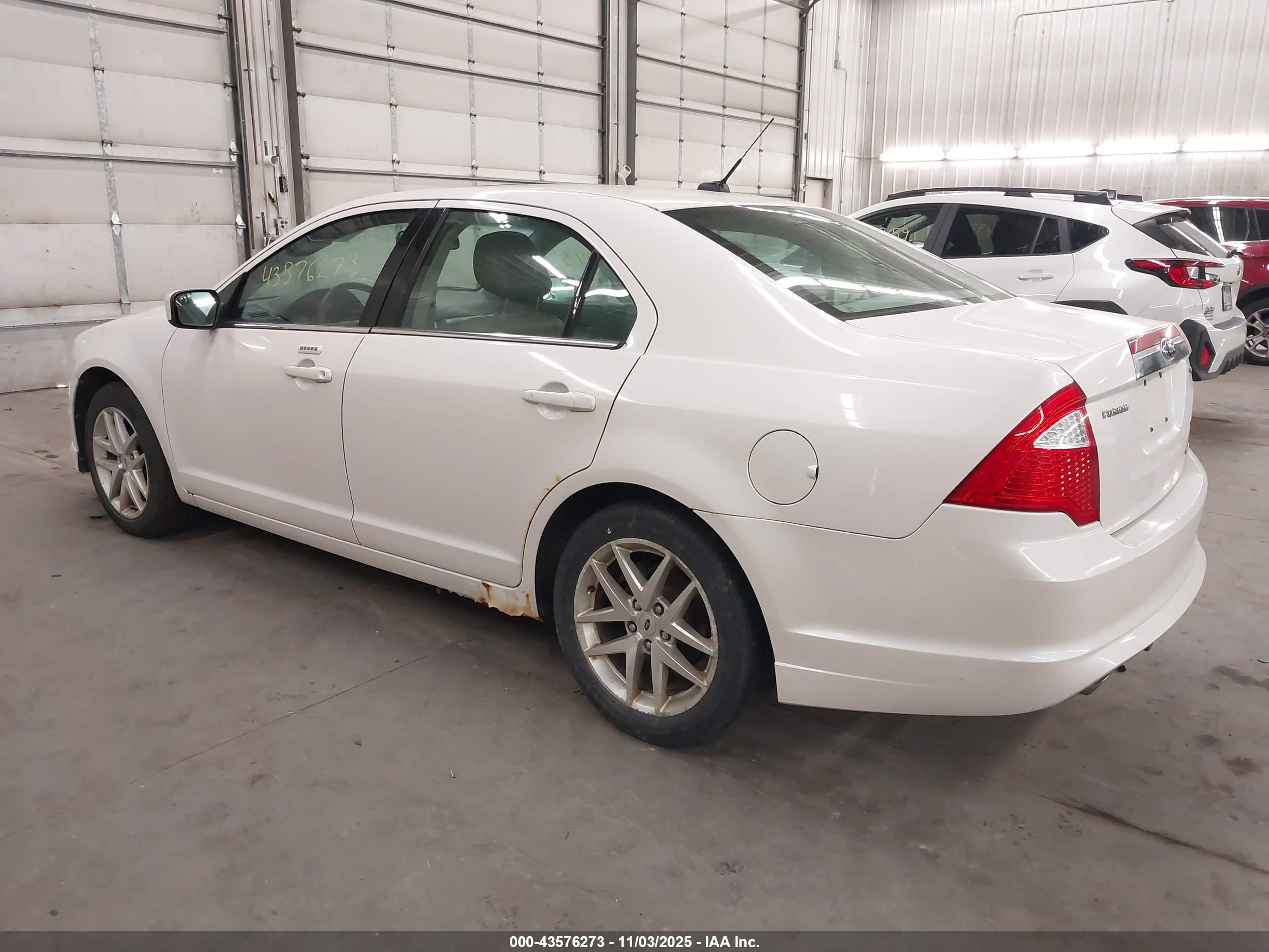 FORD FUSION image 3