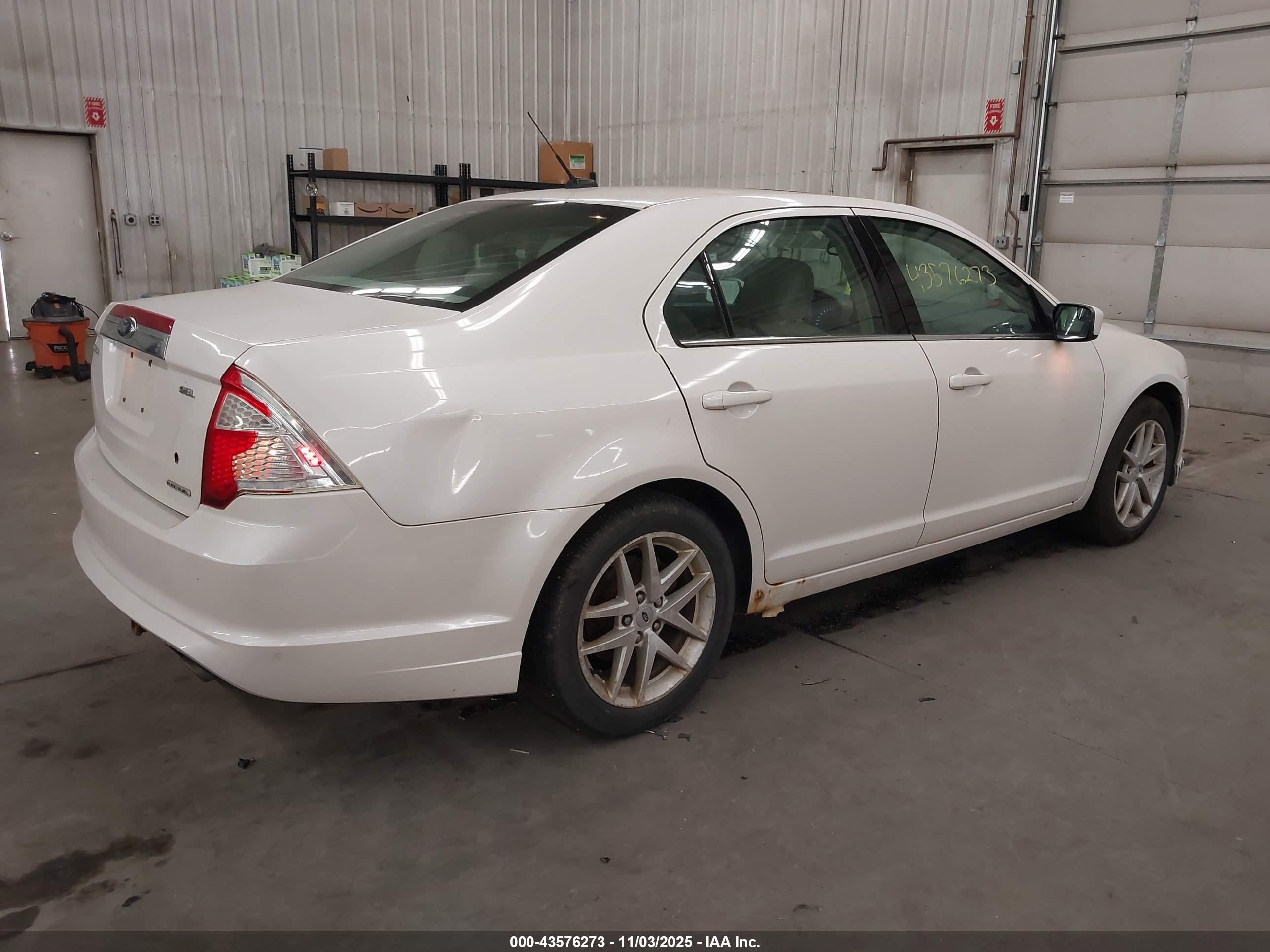 FORD FUSION image 4
