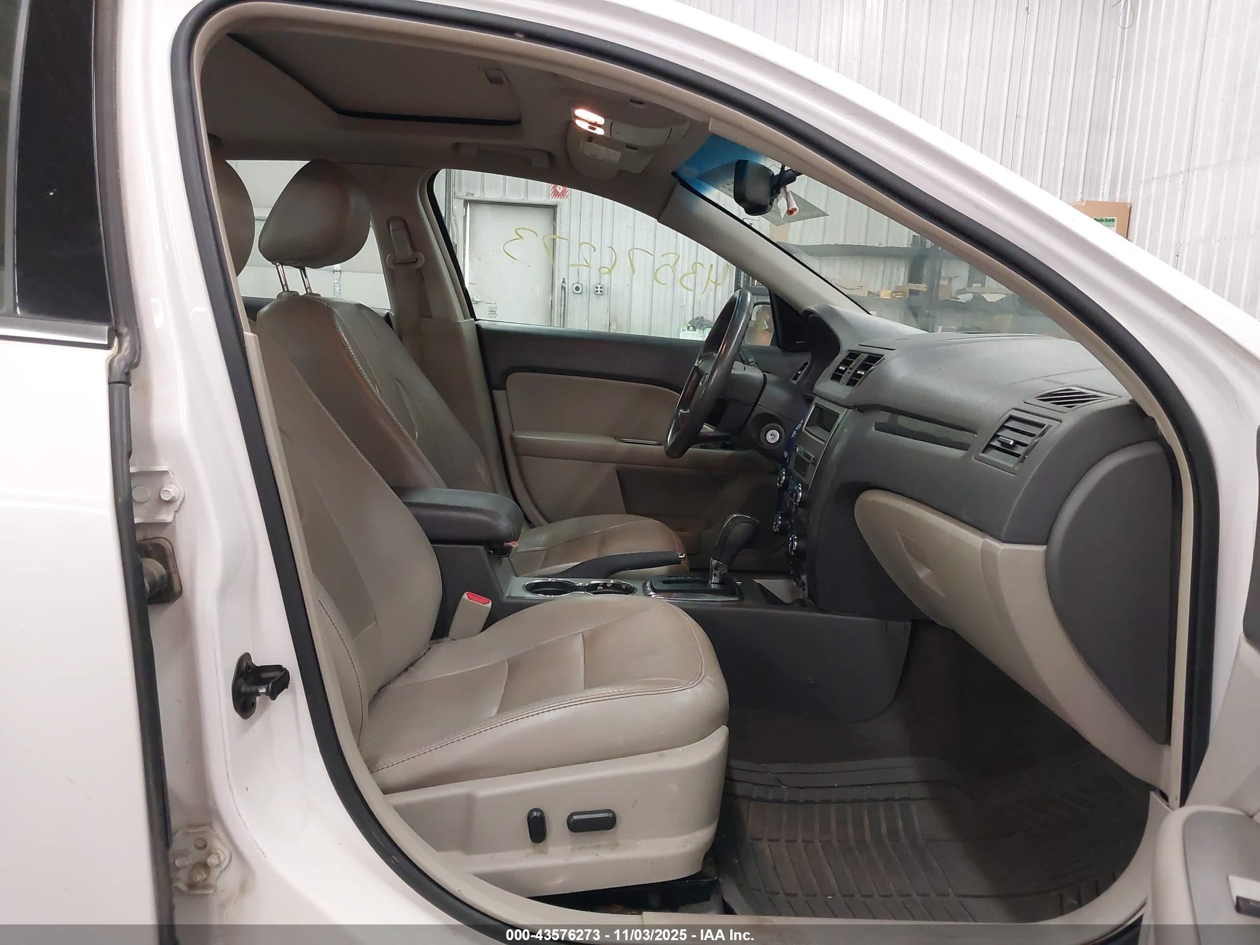 FORD FUSION image 5