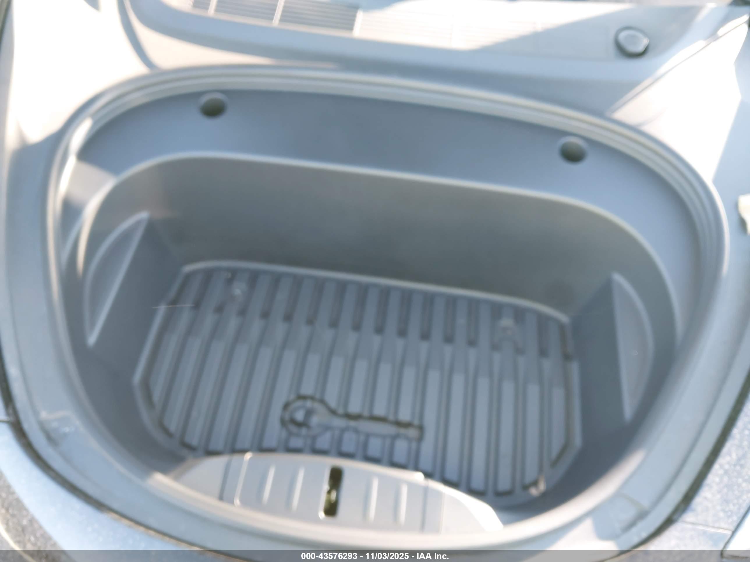 TESLA MODEL image 10